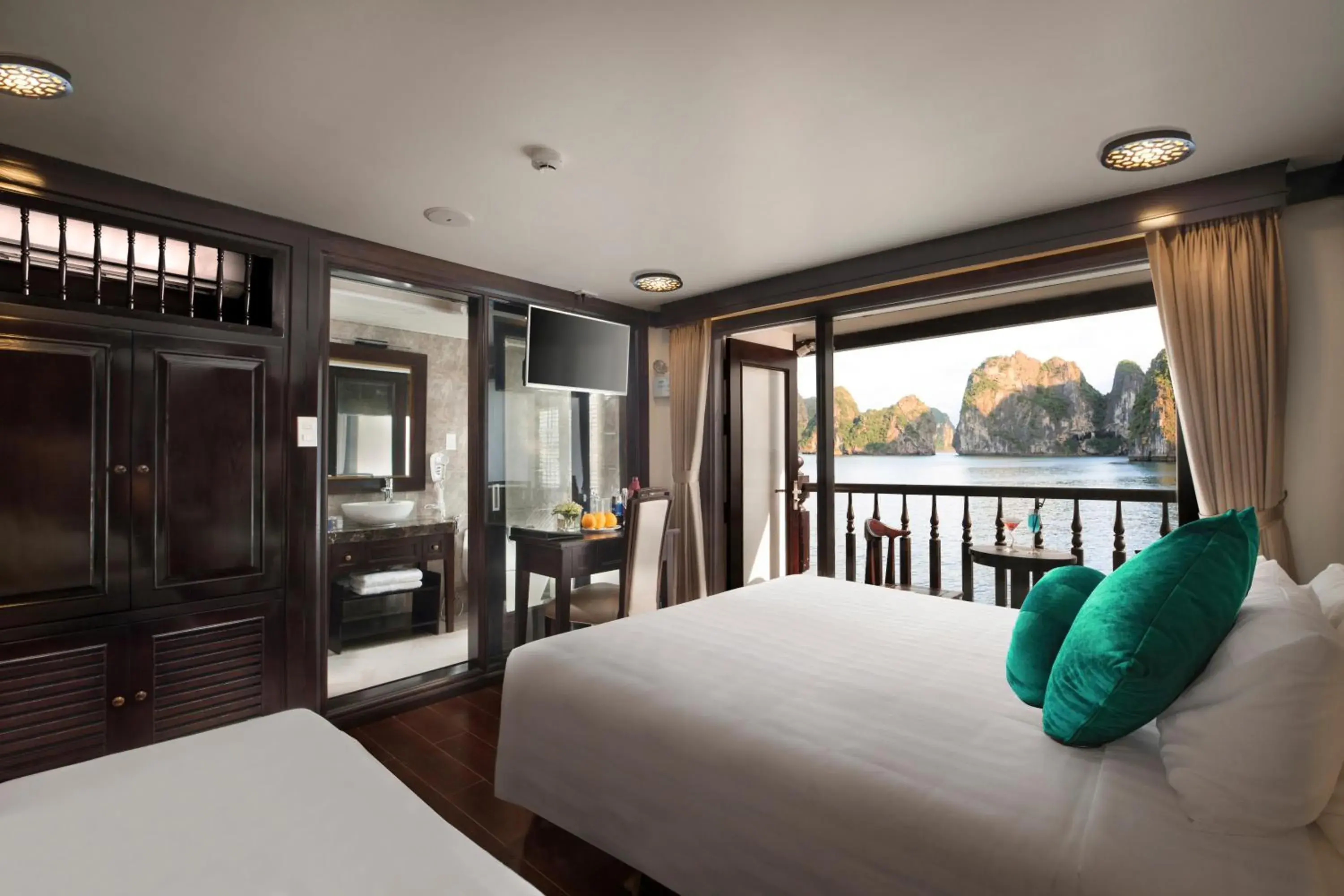 Senior Suite Private Balcony & Jacuzzi (Double/ Twin) in Alisa Premier Cruise Senior Suite Private Balcony & Jacuzzi (Double/ Twin) in Alisa Premier Cruise