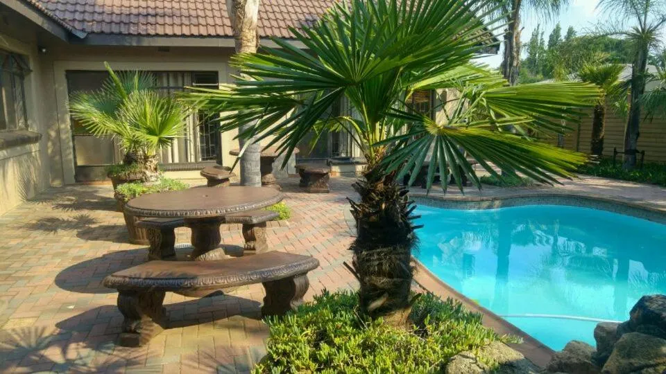 Swimming pool in Nkwasi Lodge
