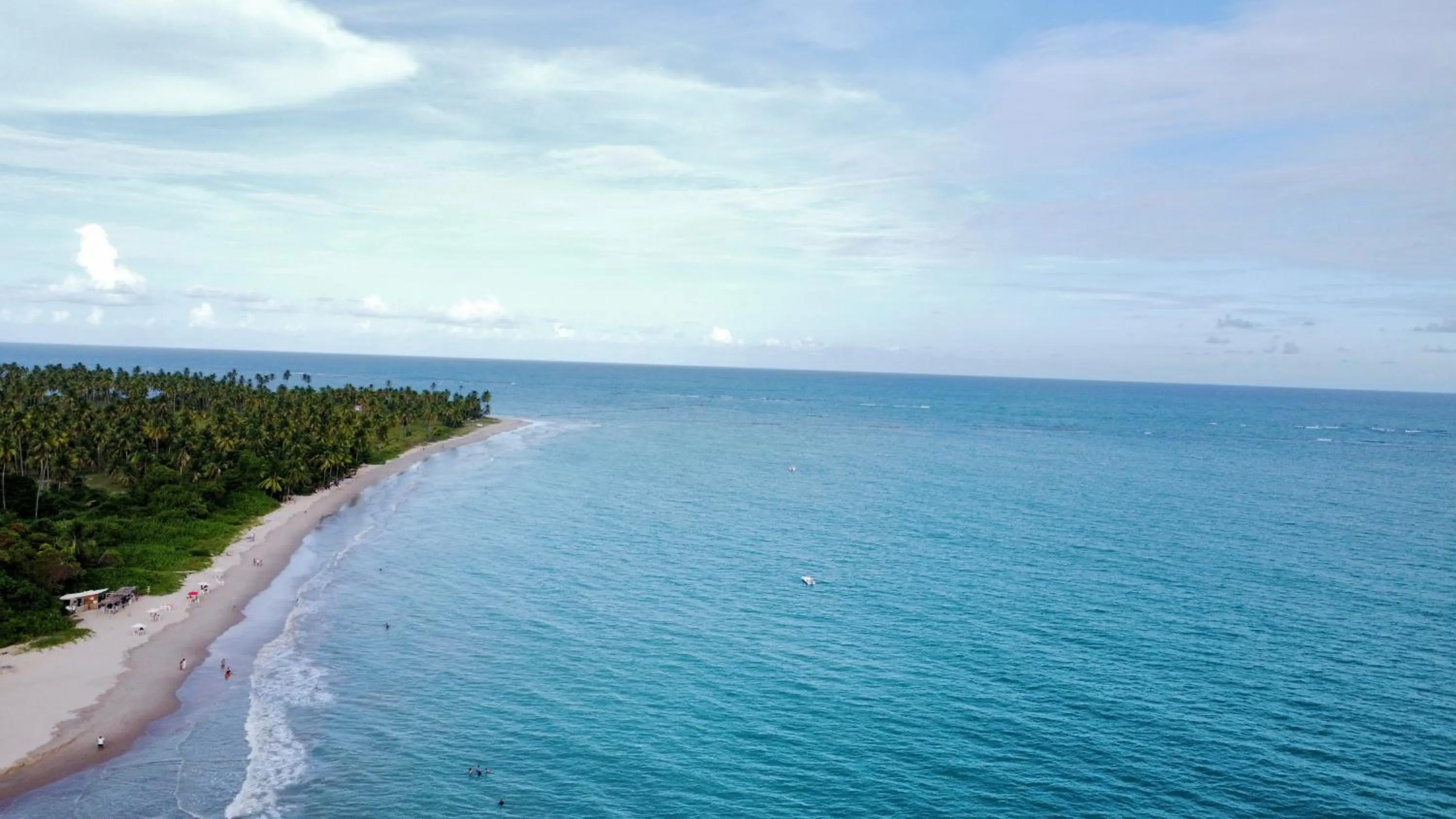 Beach in Wave Suítes Hotel & Lounge bar