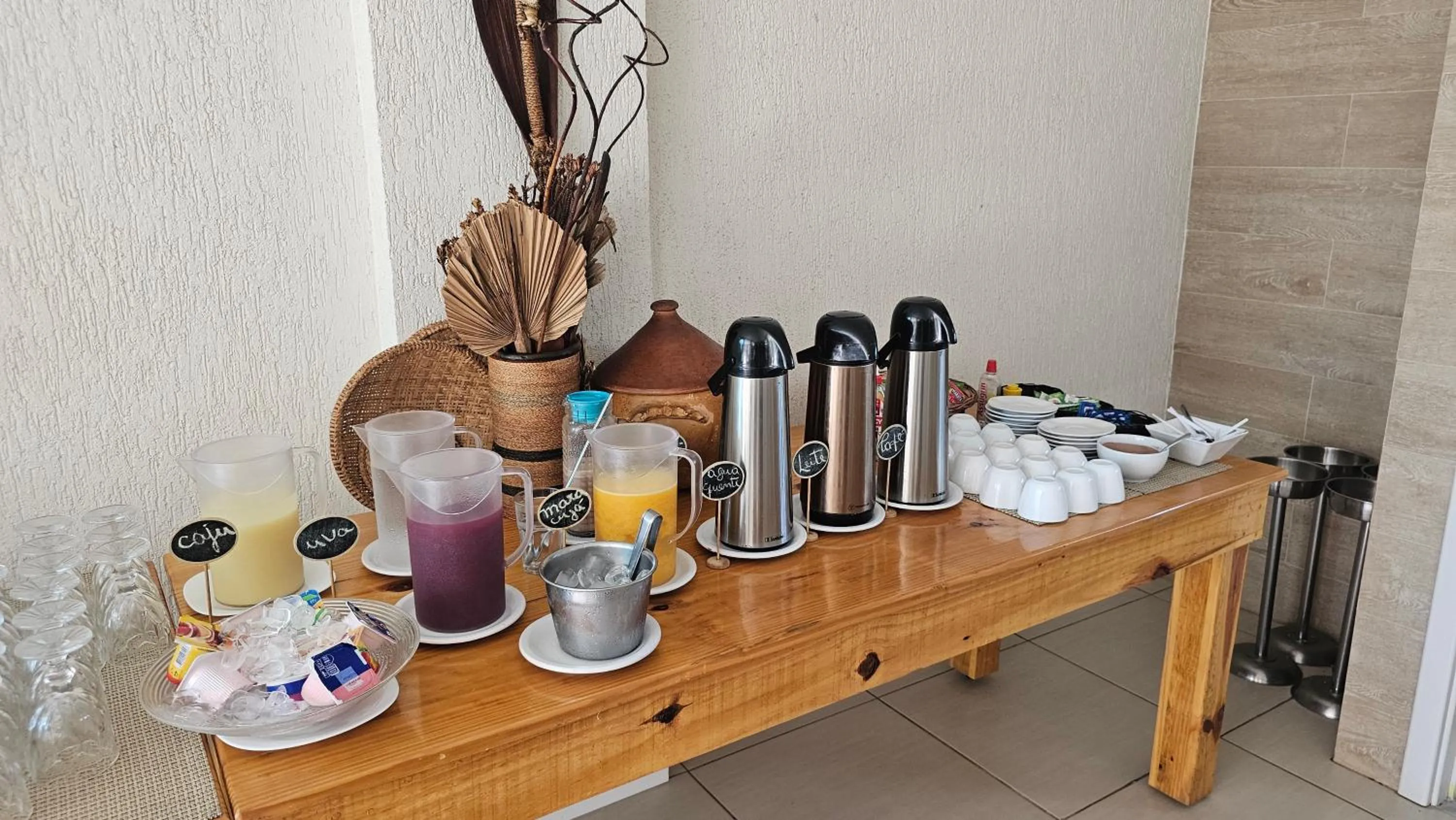 Breakfast in Wave Suítes Hotel & Lounge bar