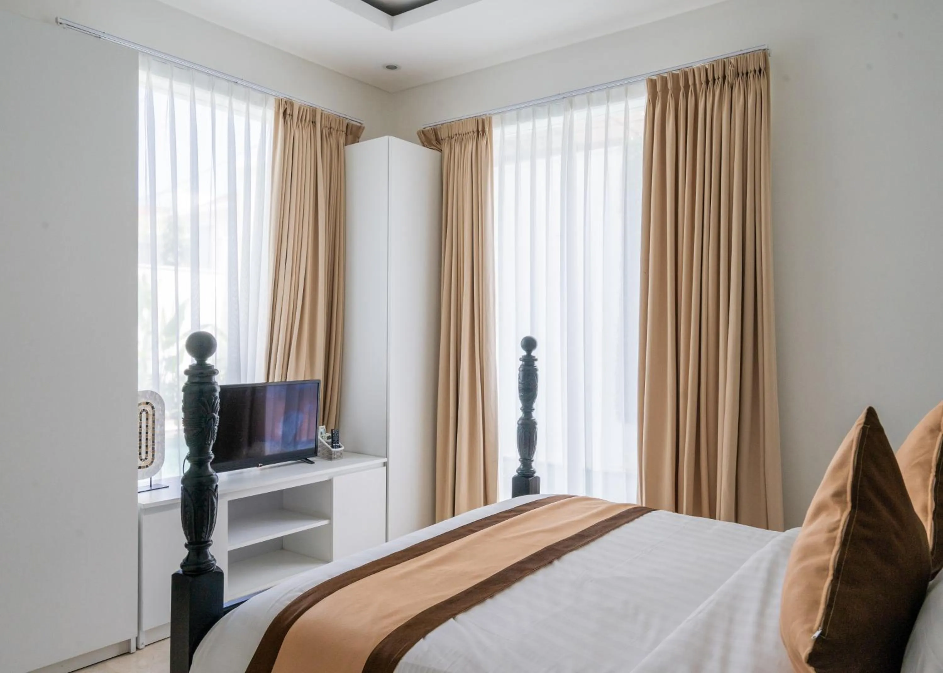 Communal lounge/ TV room, Bed in Bali Residence Villa