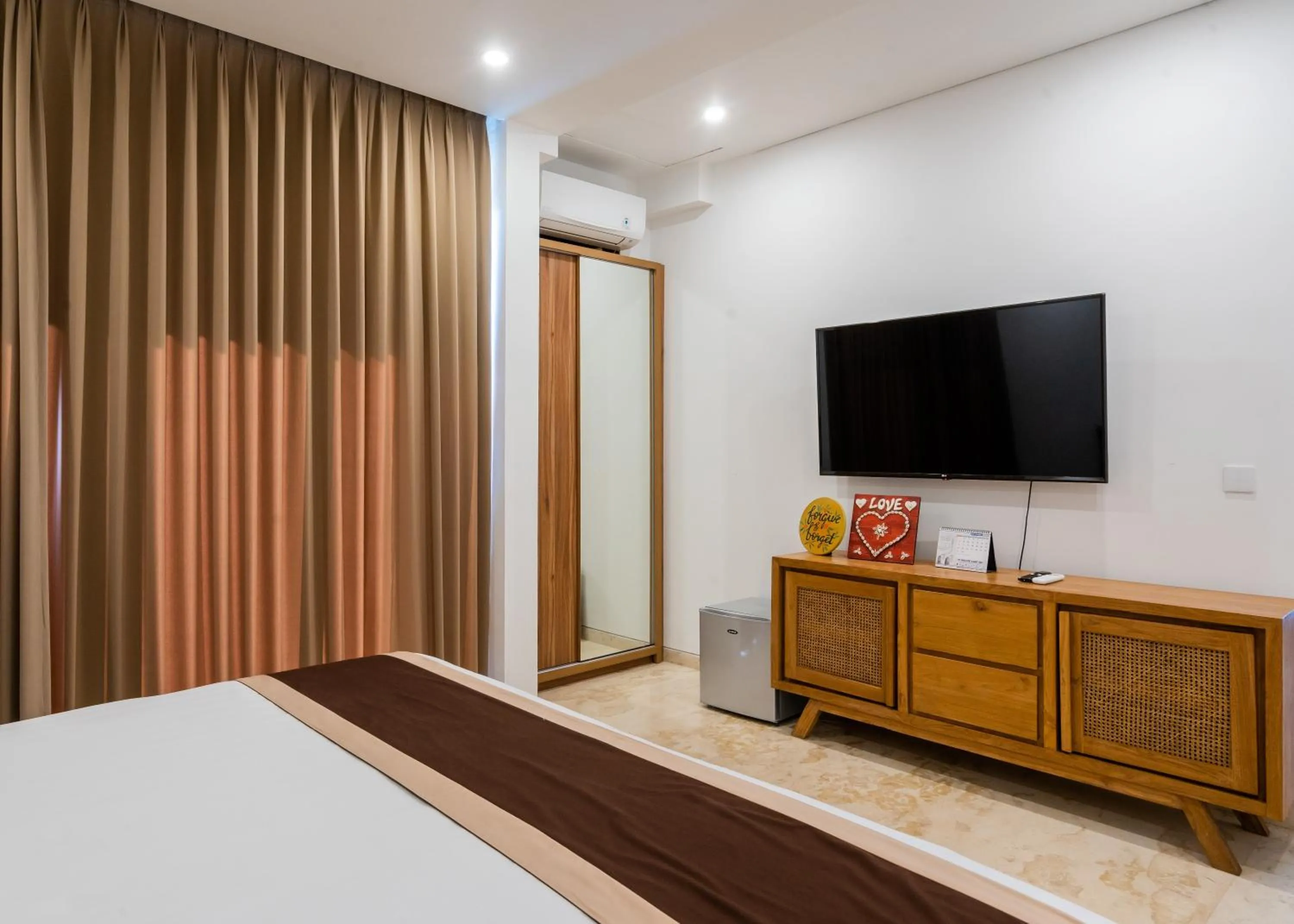 Communal lounge/ TV room, Bed in Bali Residence Villa