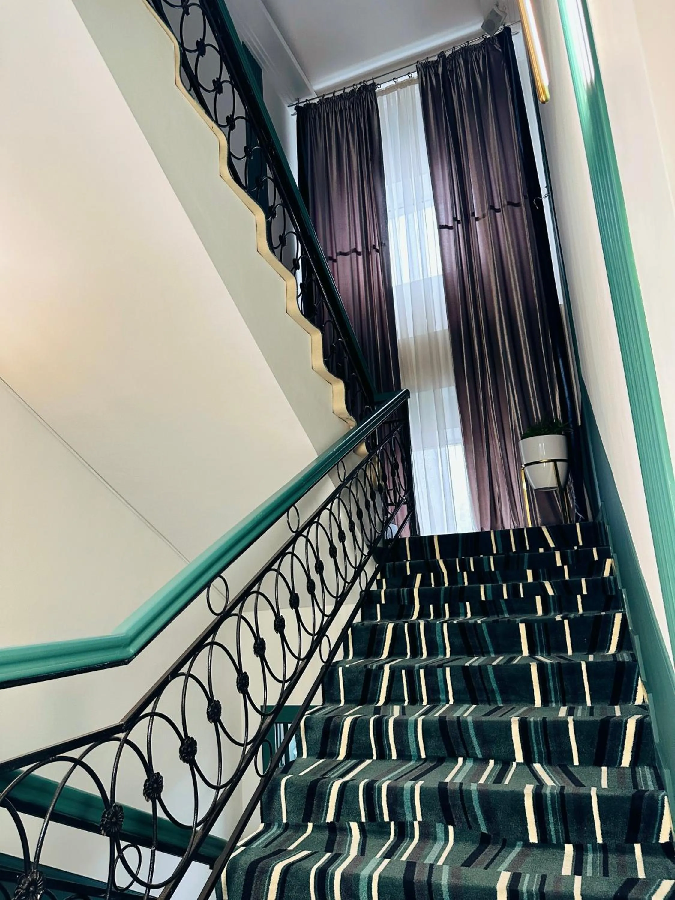 Mildom Premium Hotel