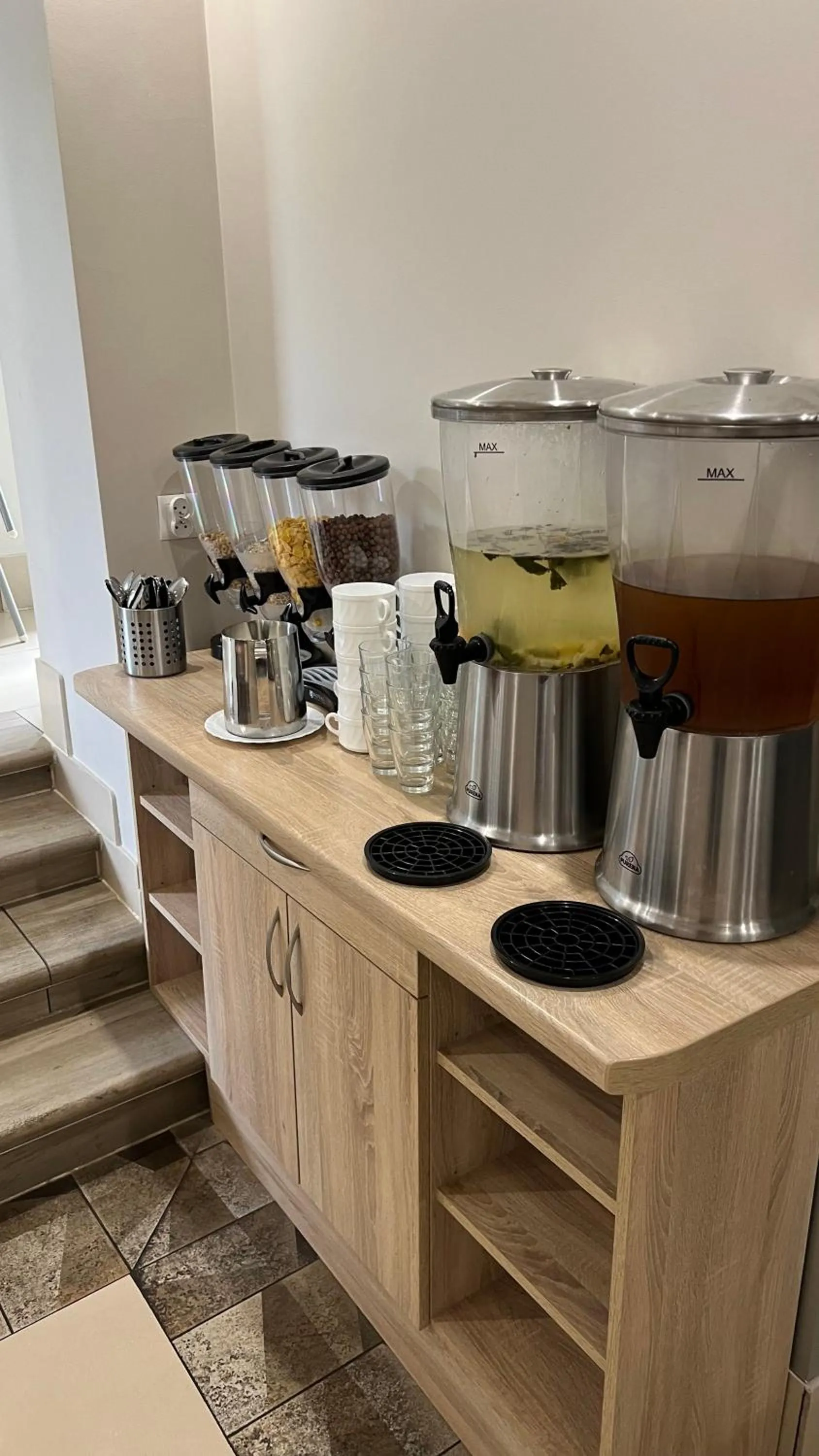 Breakfast in Admiral II