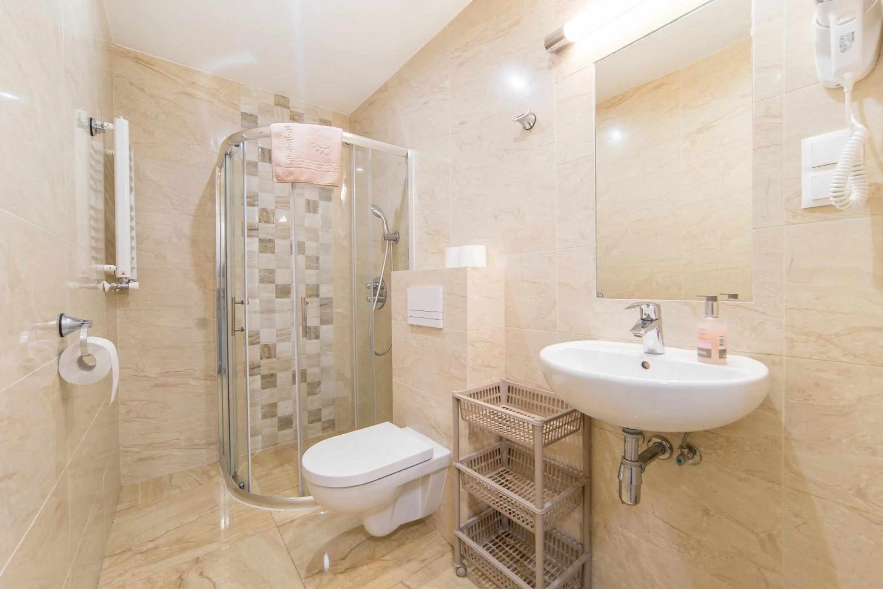 Shower in Admiral II