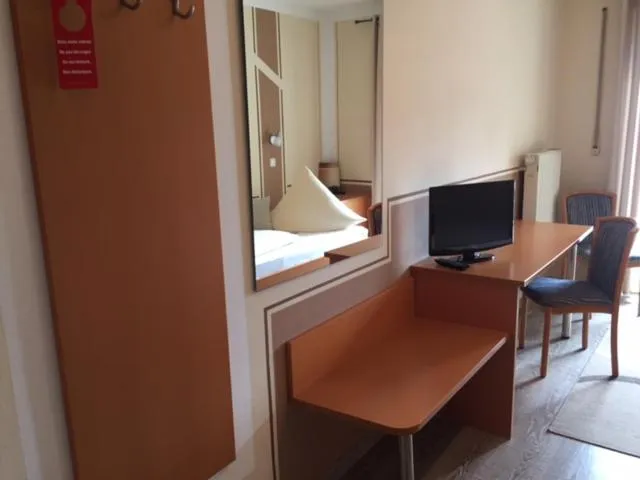 Photo of the whole room, Bed in Pension Wagner