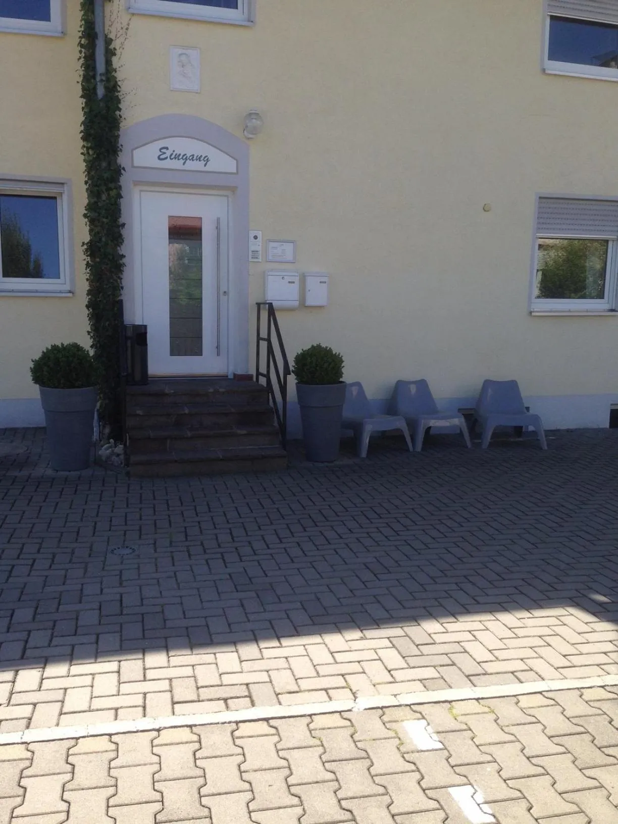 Facade/entrance in Pension Wagner