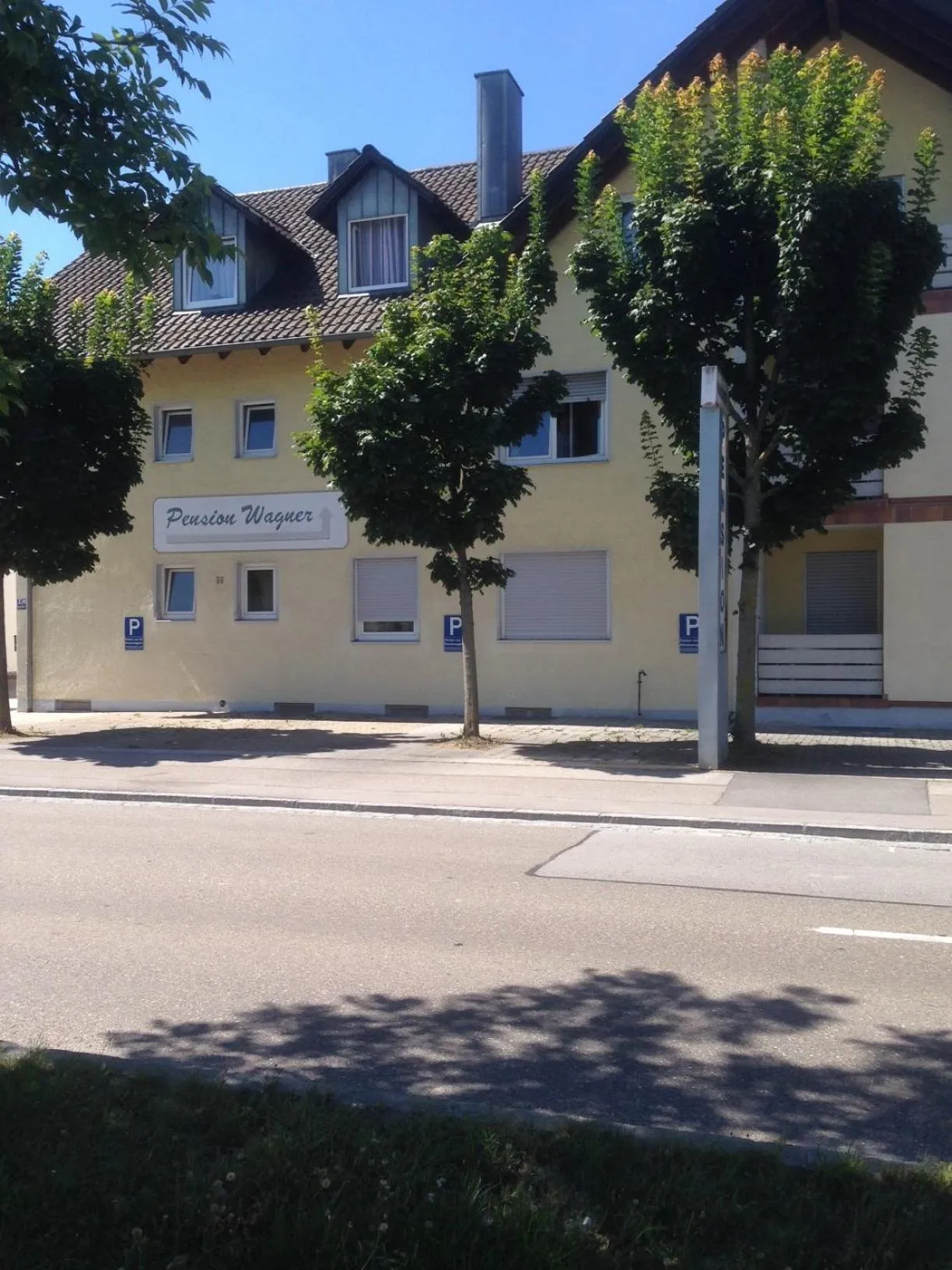 Facade/entrance in Pension Wagner