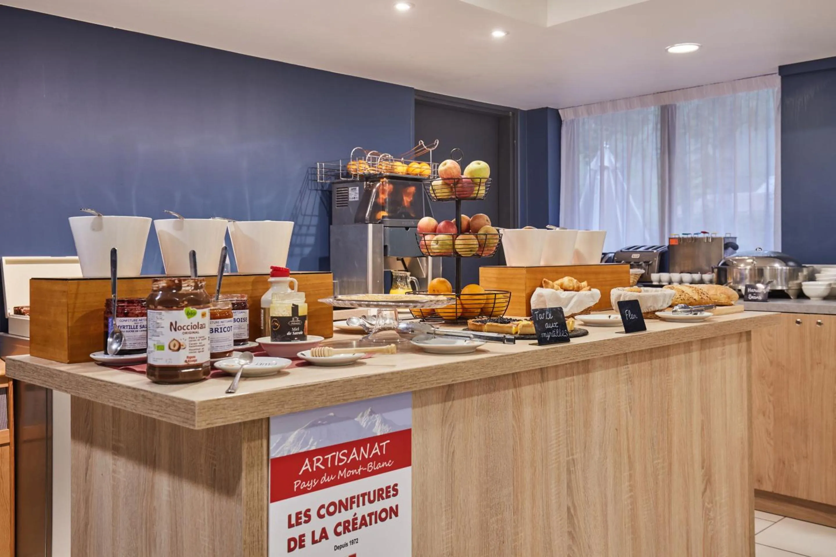 Continental breakfast in Résidence Odalys Isatis