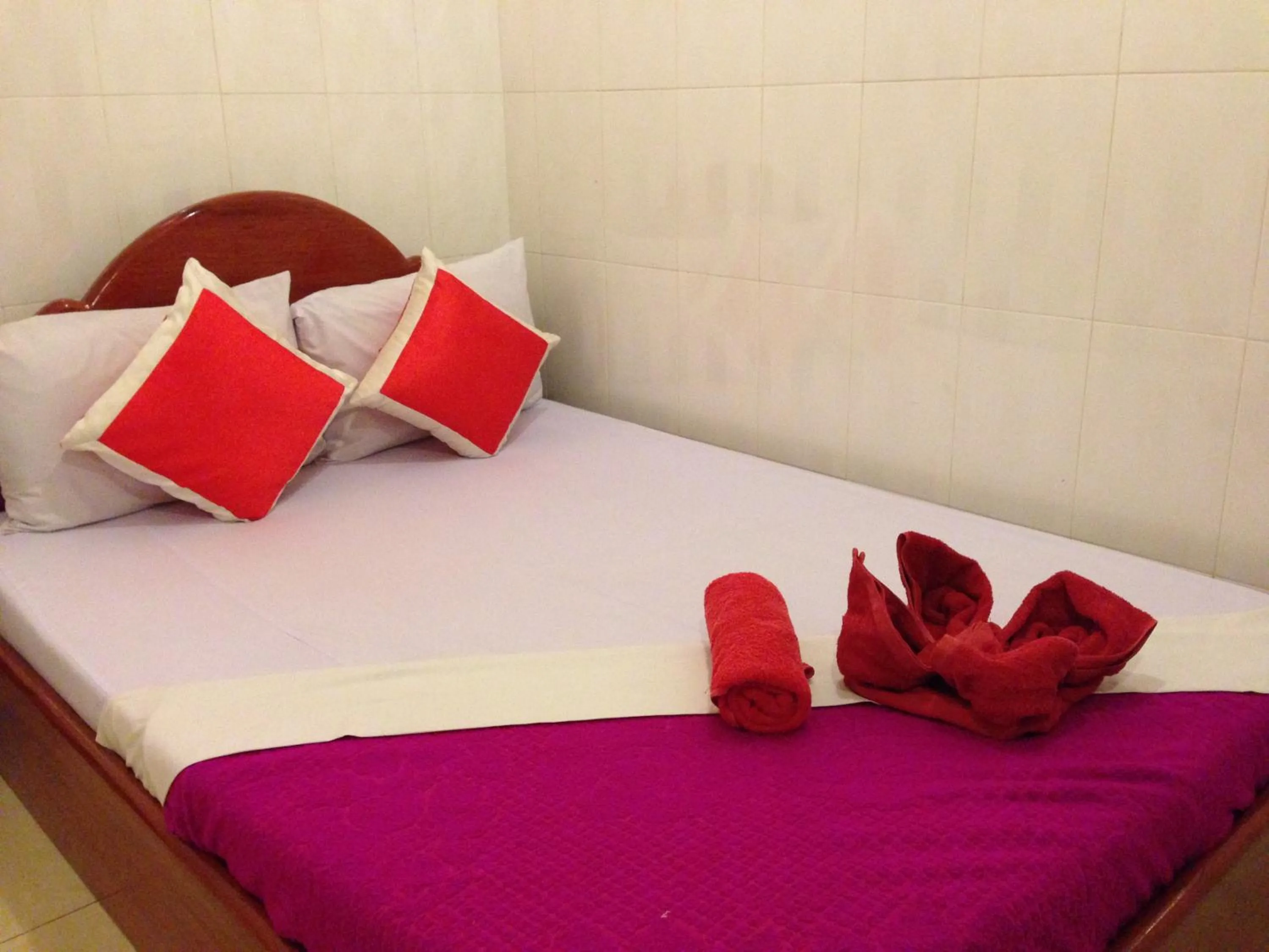 Bedroom, Bed in Capitol One