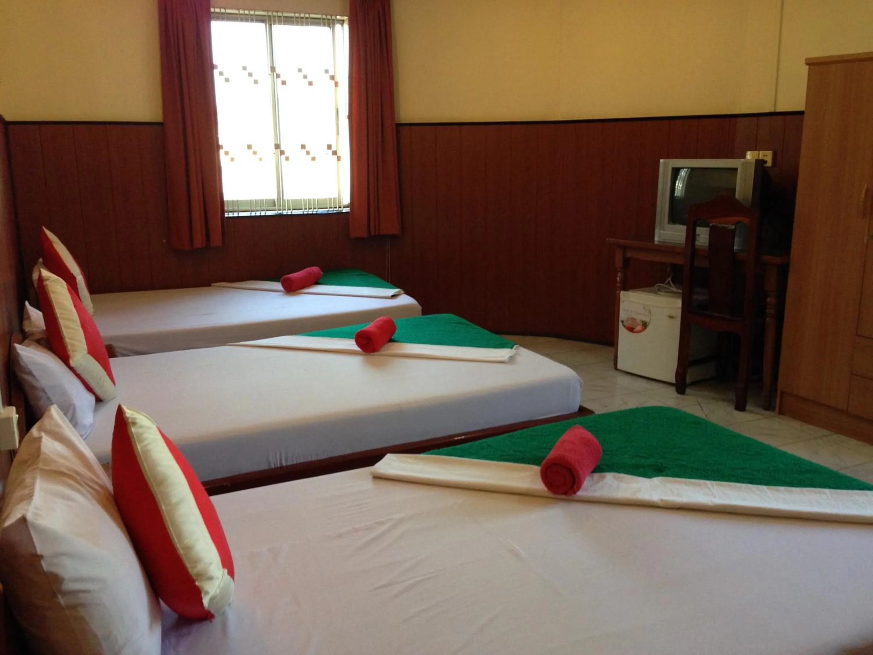 Bedroom, Bed in Capitol One