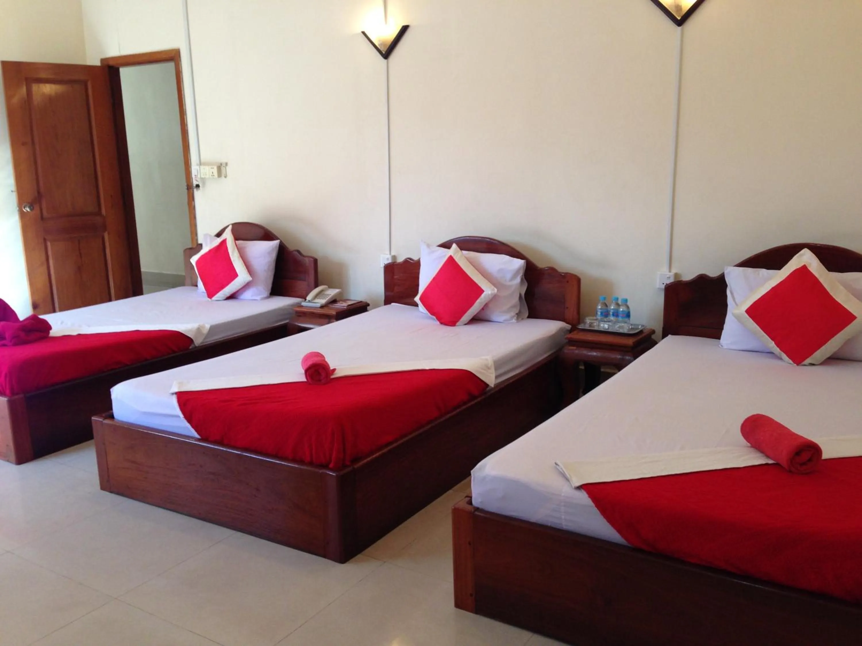 Bedroom, Bed in Capitol One