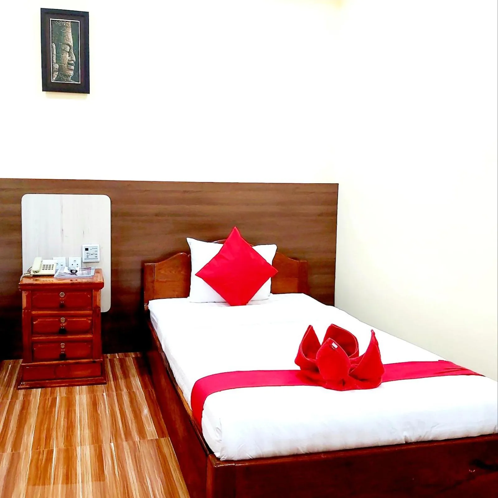 Bedroom, Bed in Capitol One