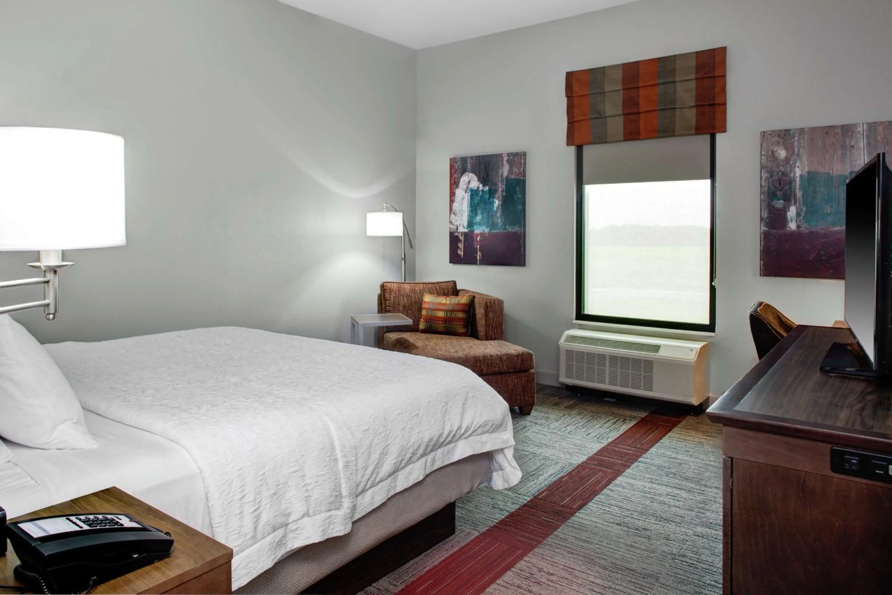 Bed in Hampton Inn & Suites Pittsburg Kansas Crossing Casino near Pitt State Univ