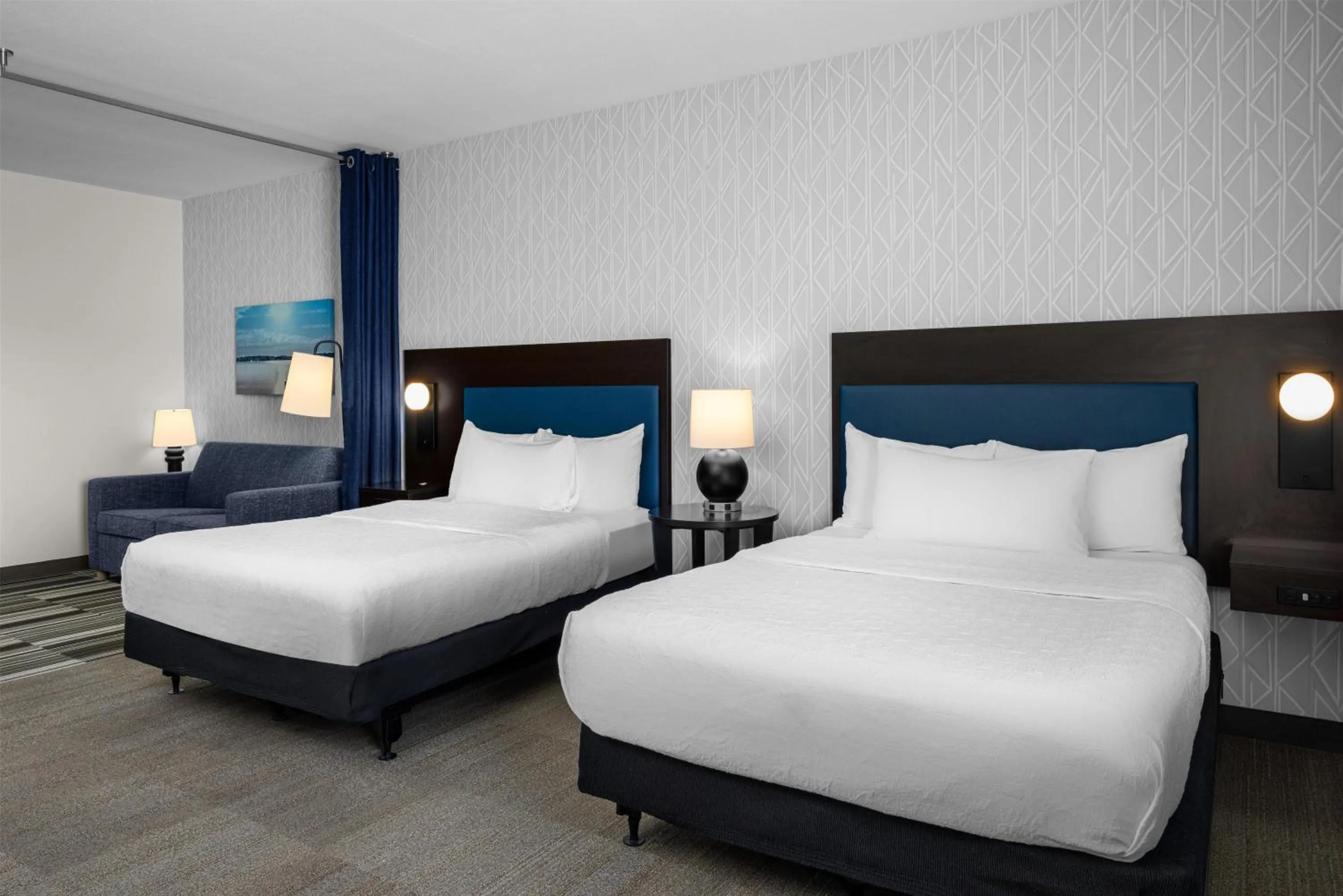 Living room, Bed in Home2 Suites By Hilton Minneapolis-Eden Prairie