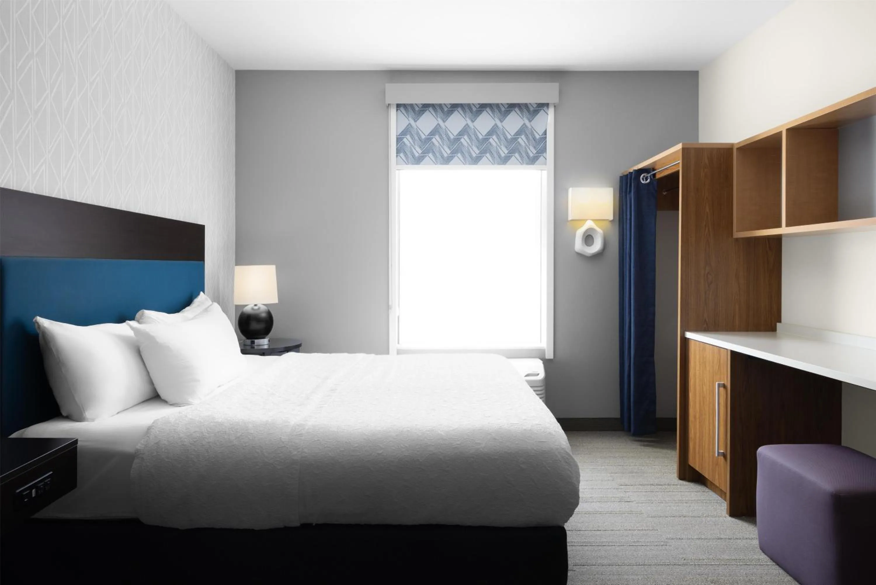 Bed in Home2 Suites By Hilton Minneapolis-Eden Prairie