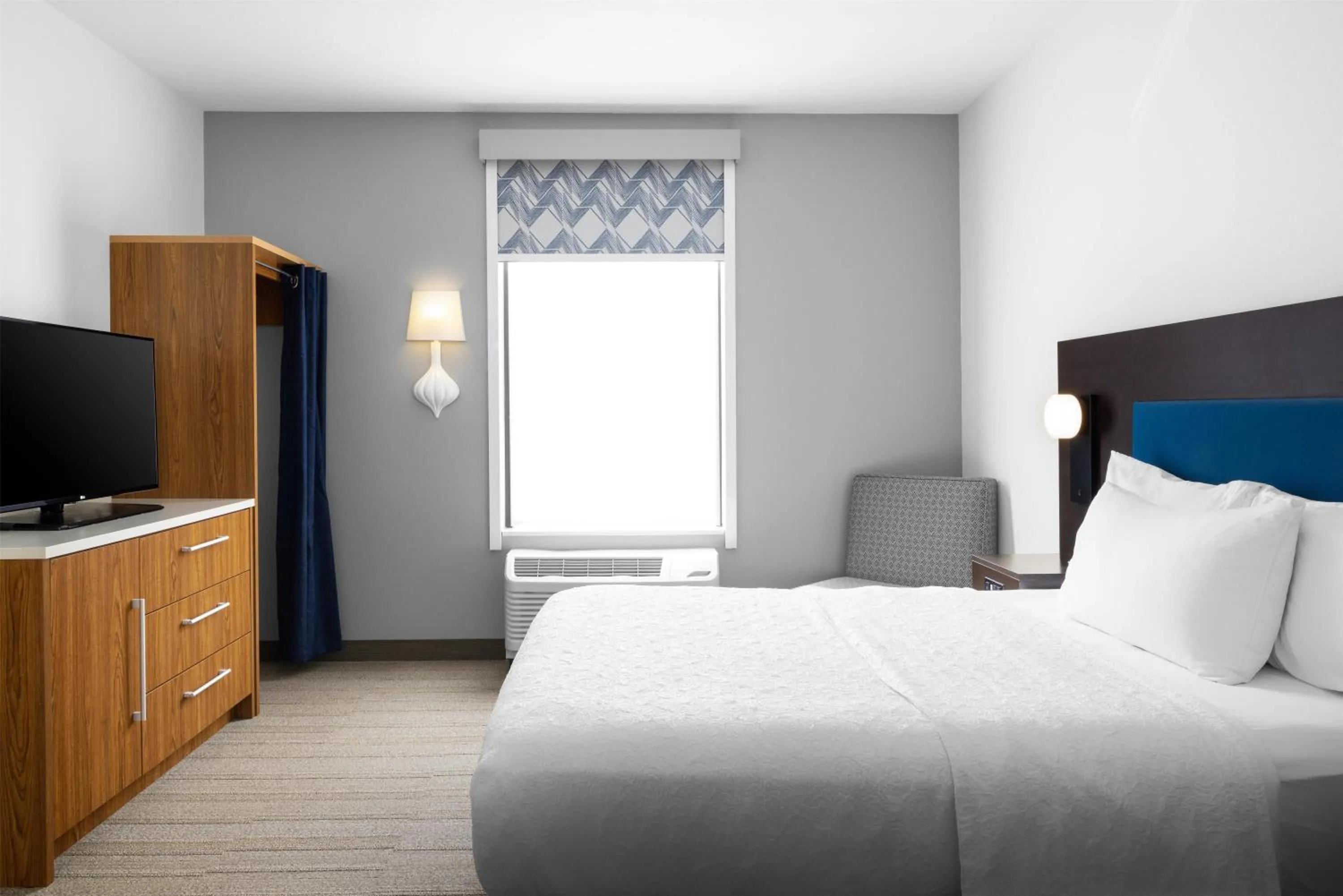 Bed in Home2 Suites By Hilton Minneapolis-Eden Prairie
