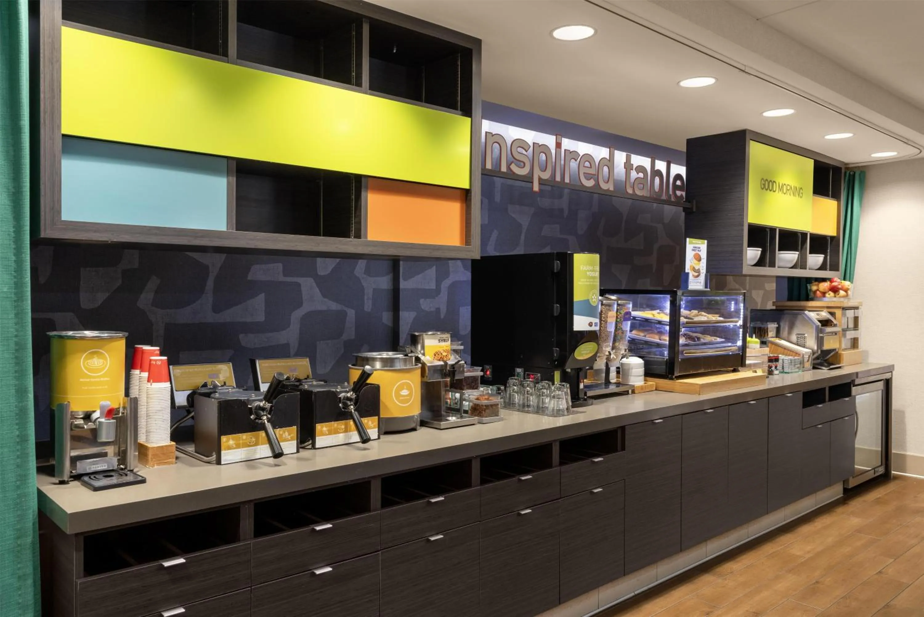 Breakfast in Home2 Suites By Hilton Minneapolis-Eden Prairie