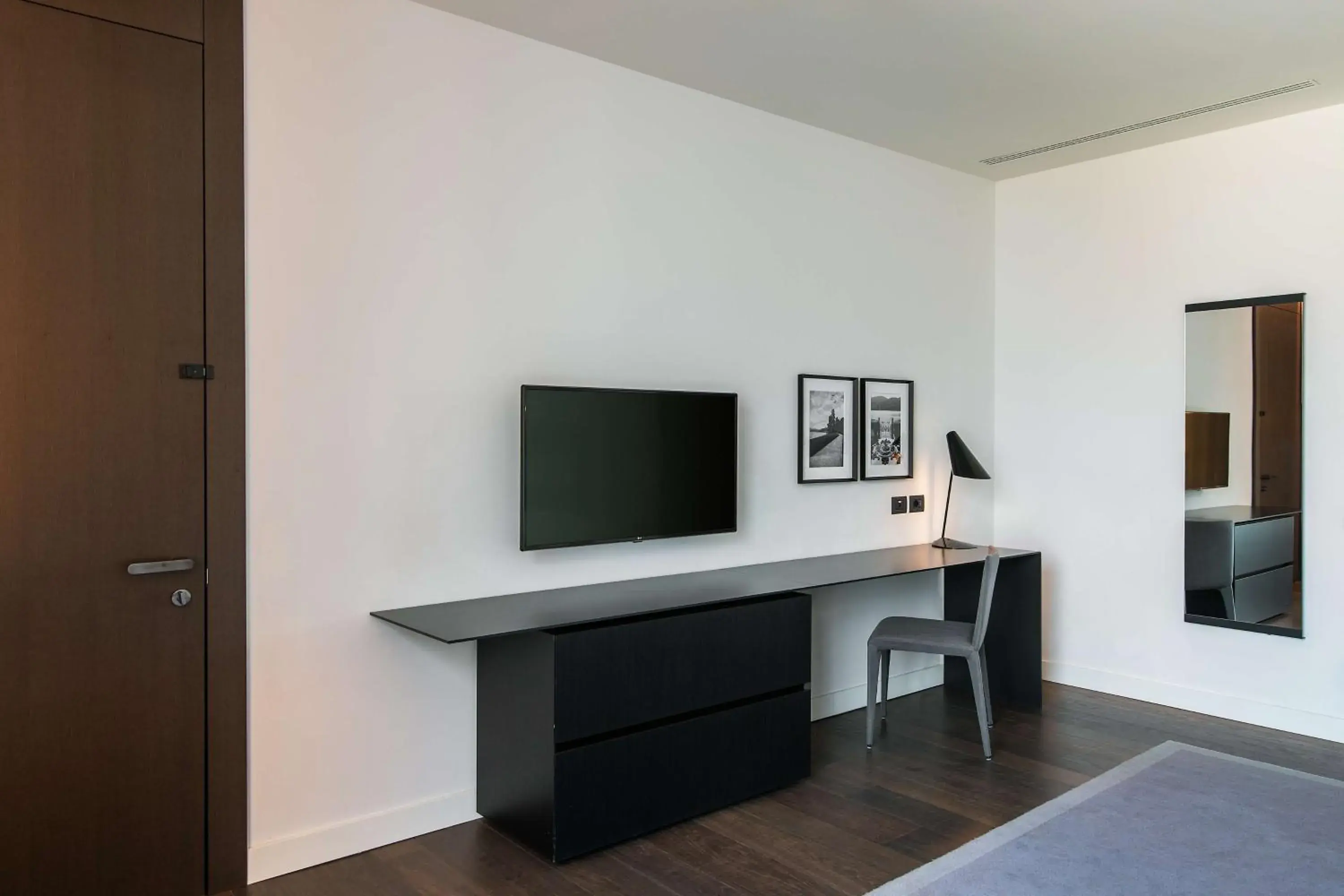 Deluxe Twin Room with Courtyard View in Hilton Lake Como Deluxe Twin Room with Courtyard View in Hilton Lake Como