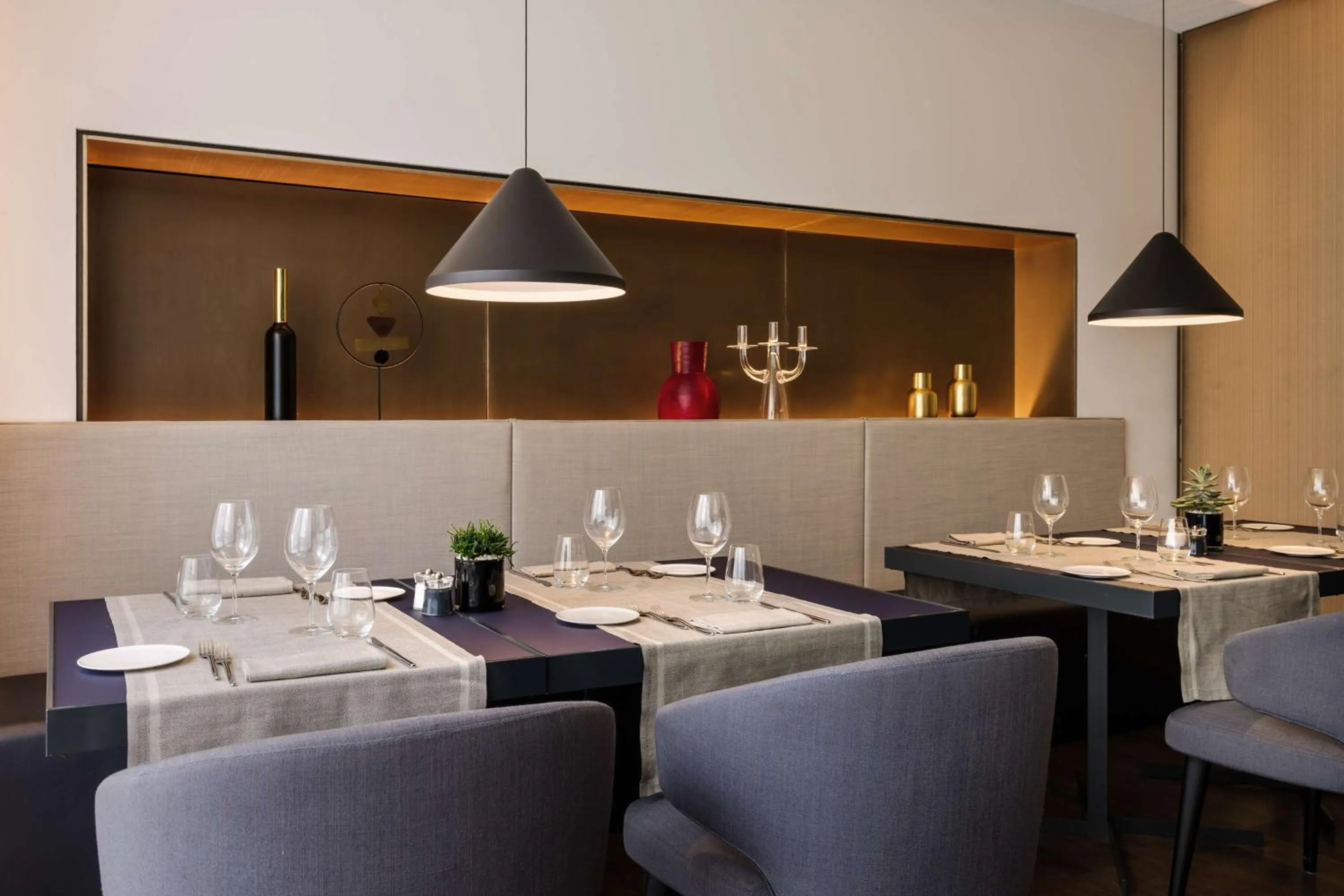 Restaurant/places to eat in Hilton Lake Como