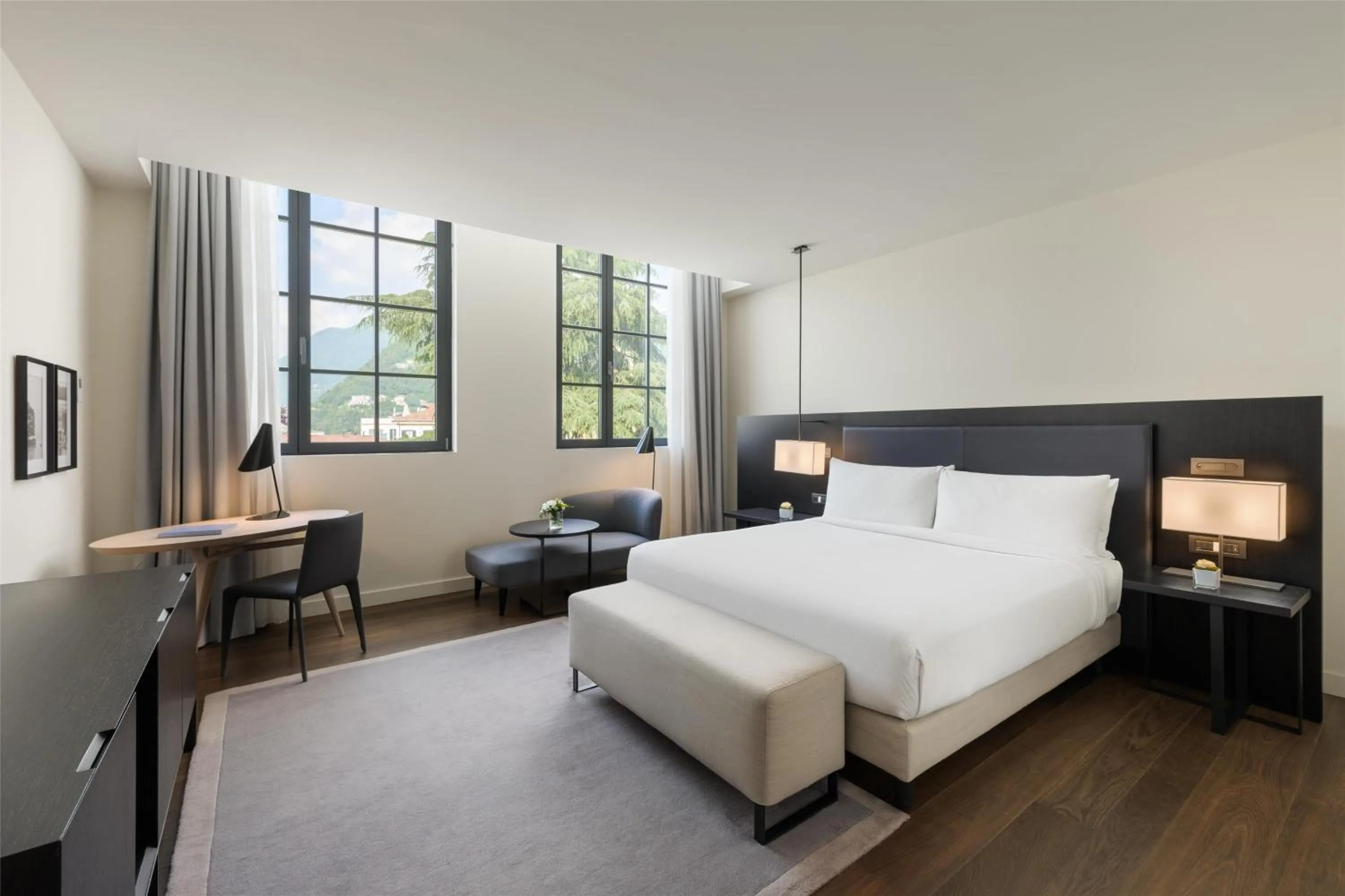 Bedroom, Bed in Hilton Lake Como