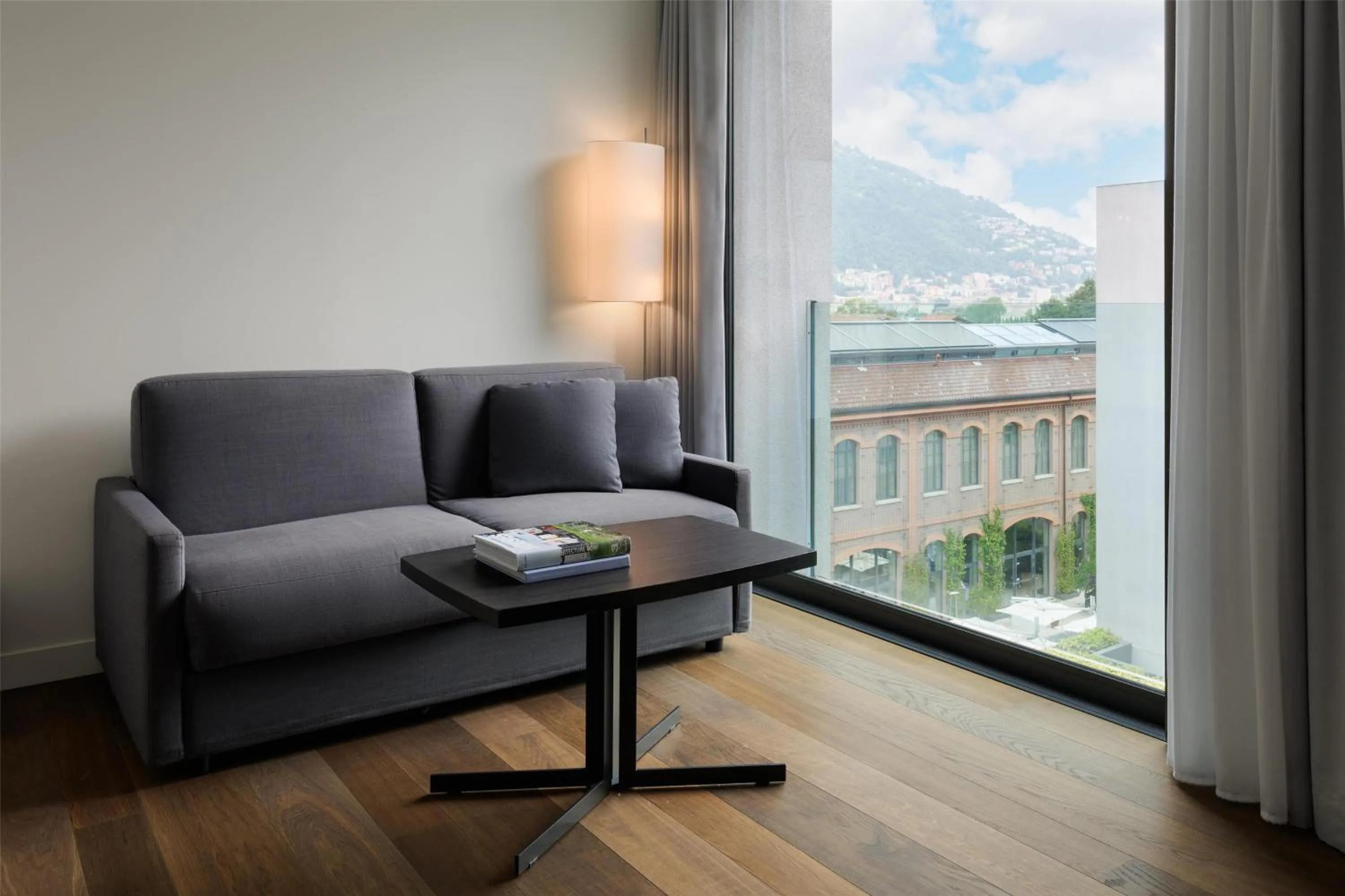 Living room in Hilton Lake Como