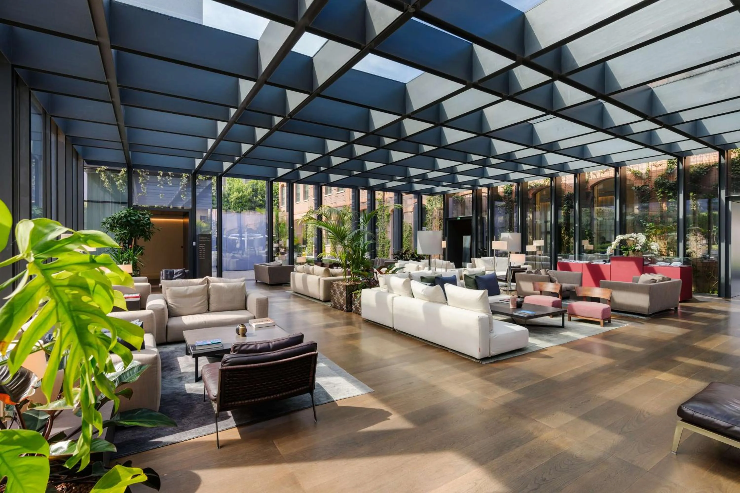 Lobby or reception in Hilton Lake Como