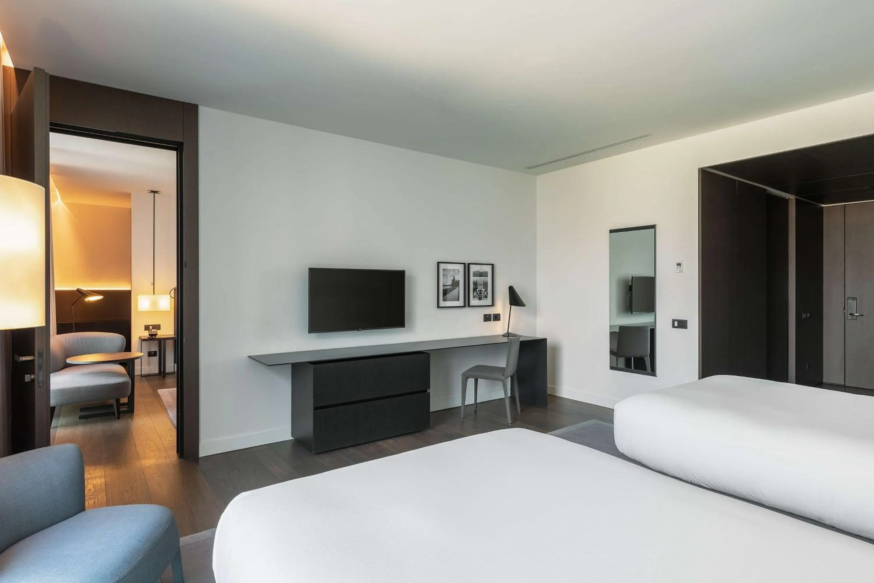 Bedroom, Bed in Hilton Lake Como
