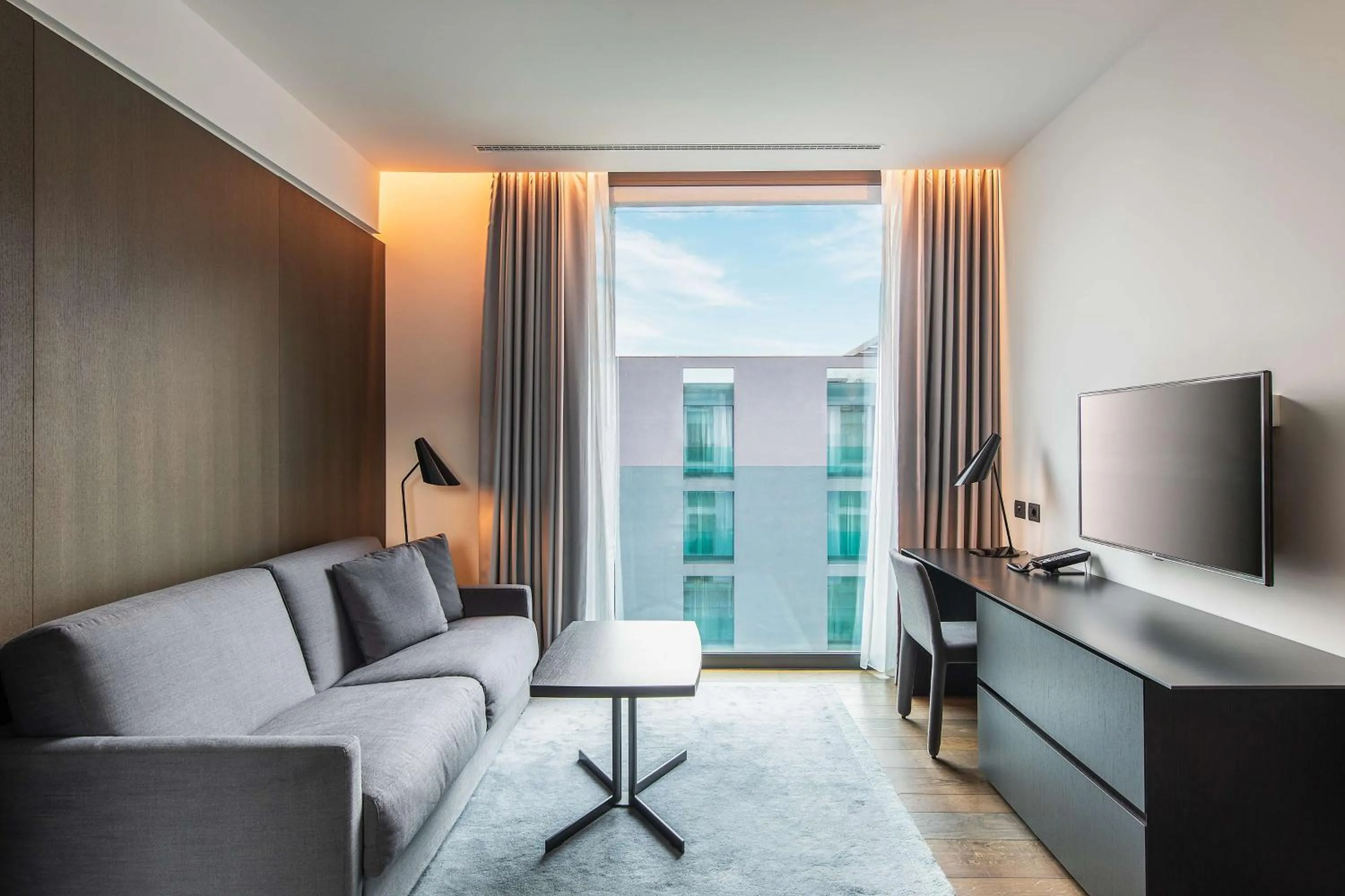 Living room in Hilton Lake Como