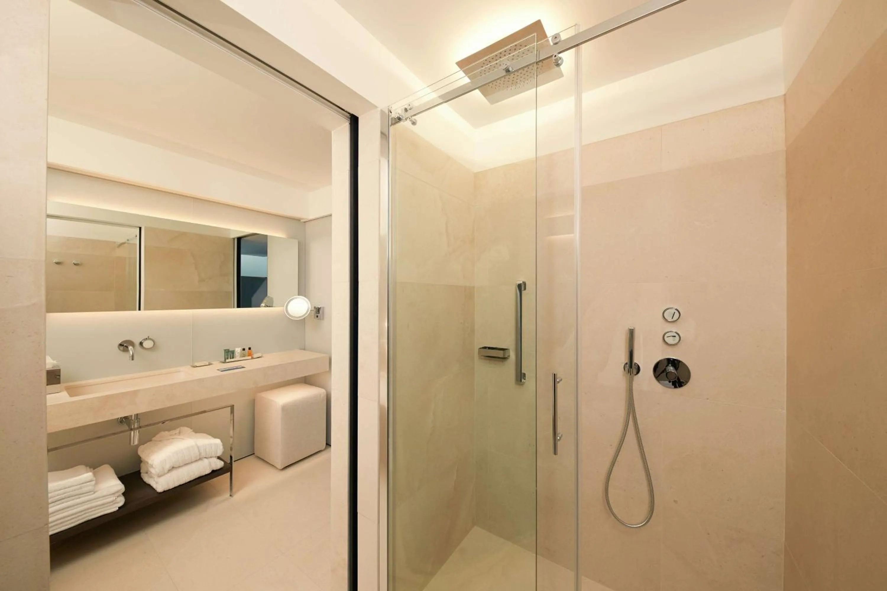 Bathroom in Hilton Lake Como