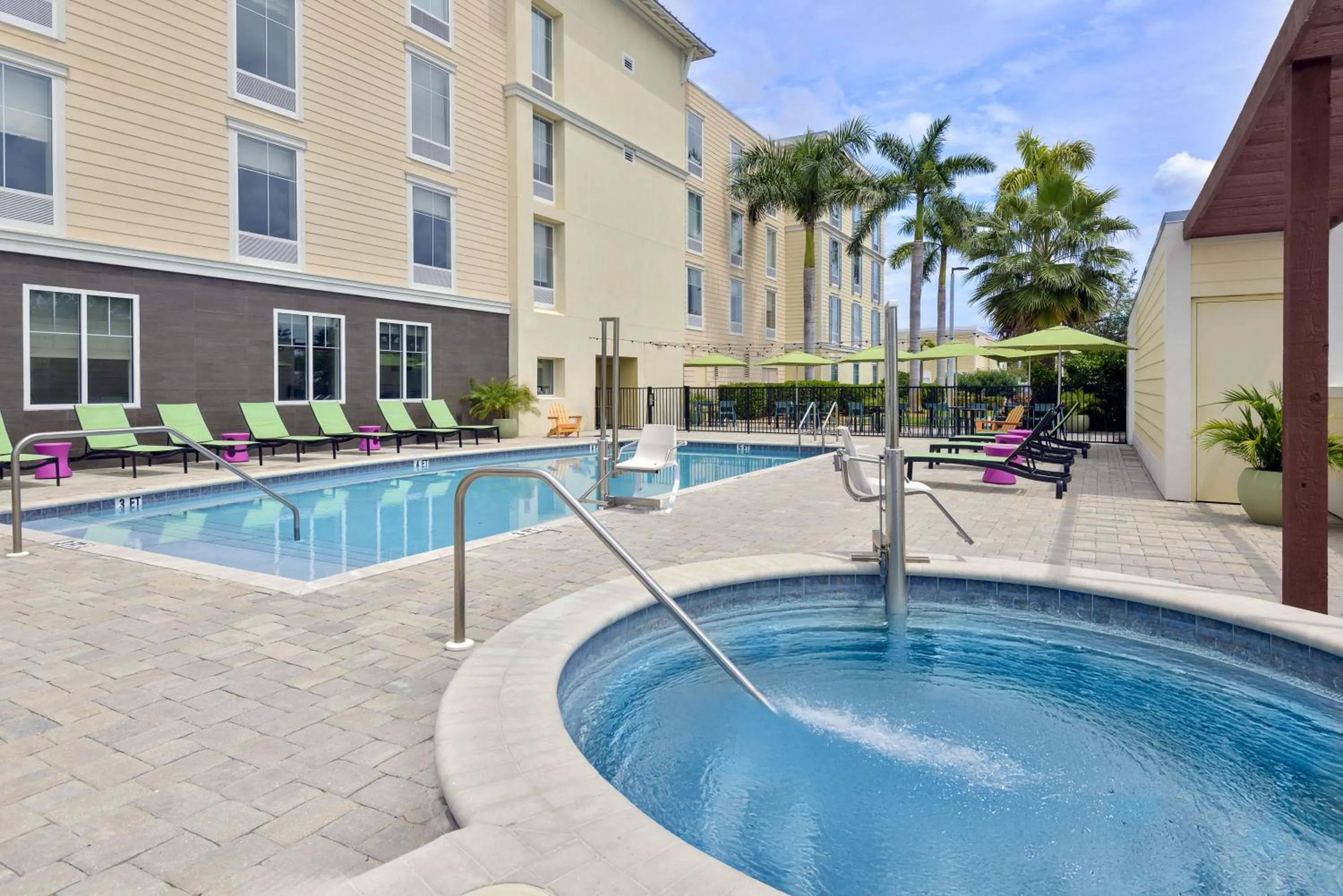 Hot Tub in Home2 Suites By Hilton Nokomis