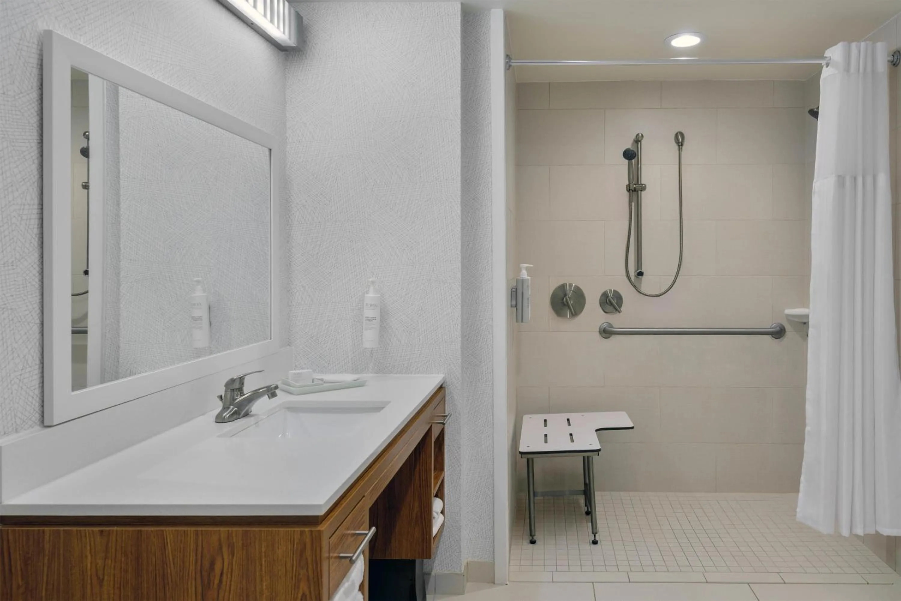 Bathroom in Home2 Suites By Hilton Nokomis