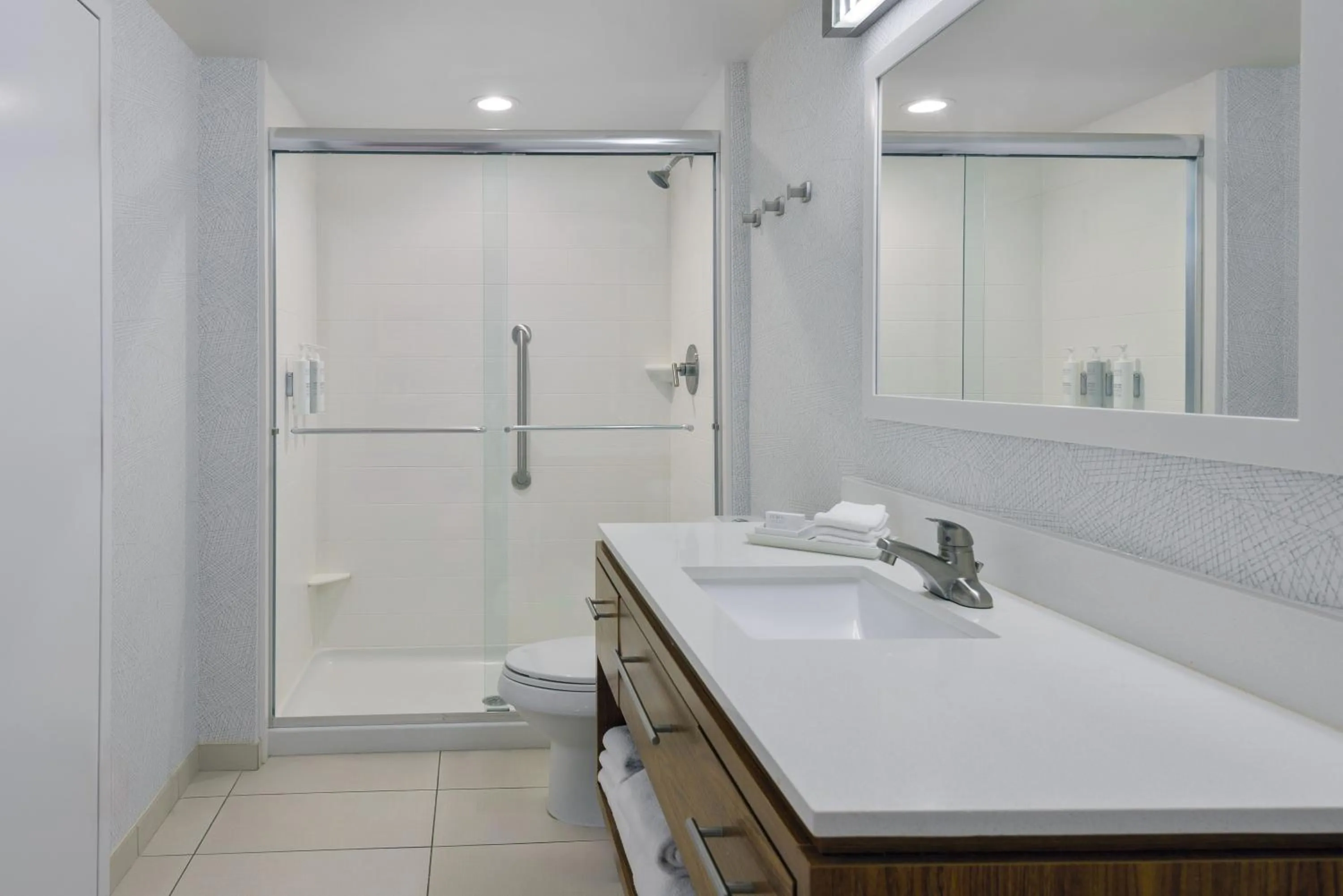 Bathroom in Home2 Suites By Hilton Nokomis