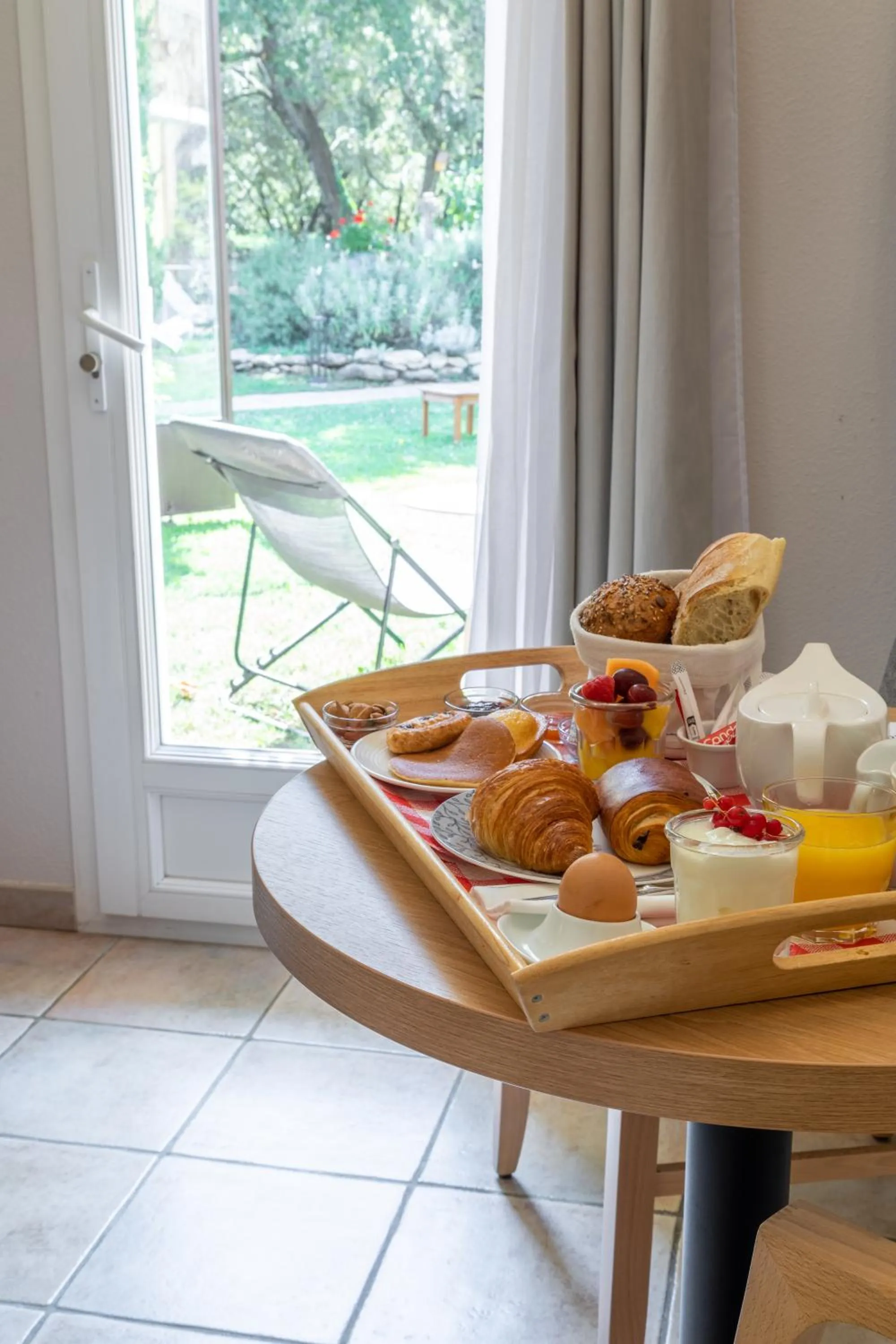 Breakfast in Logis Hôtel La Bastide De Grignan & Restaurant "La Chênaie"