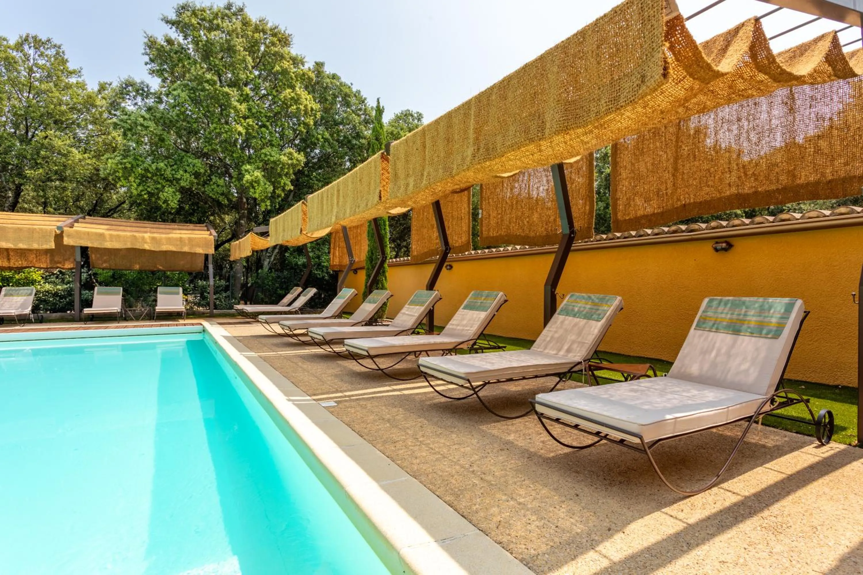 Swimming pool in Logis Hôtel La Bastide De Grignan & Restaurant "La Chênaie"