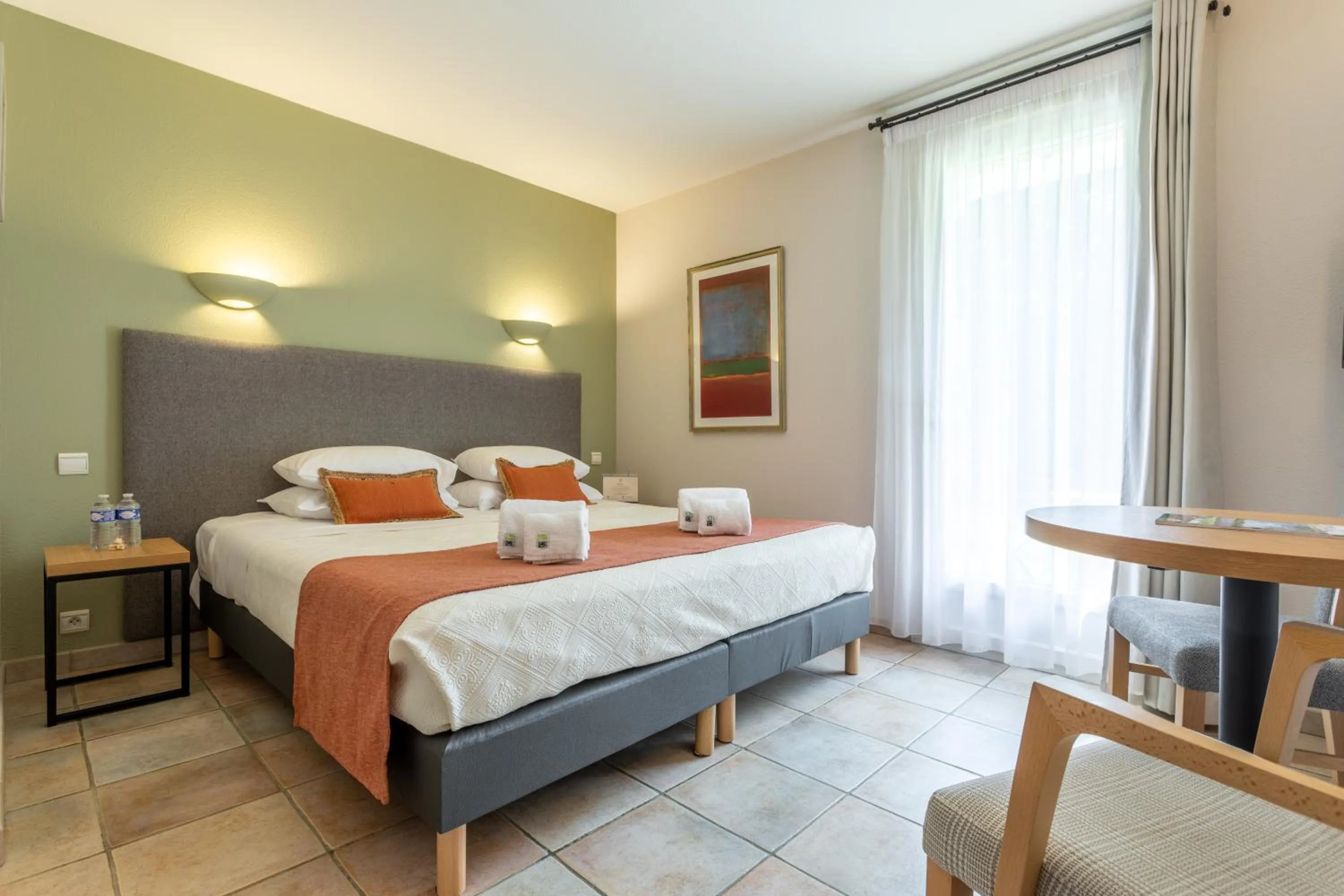 Bed in Logis Hôtel La Bastide De Grignan & Restaurant "La Chênaie"