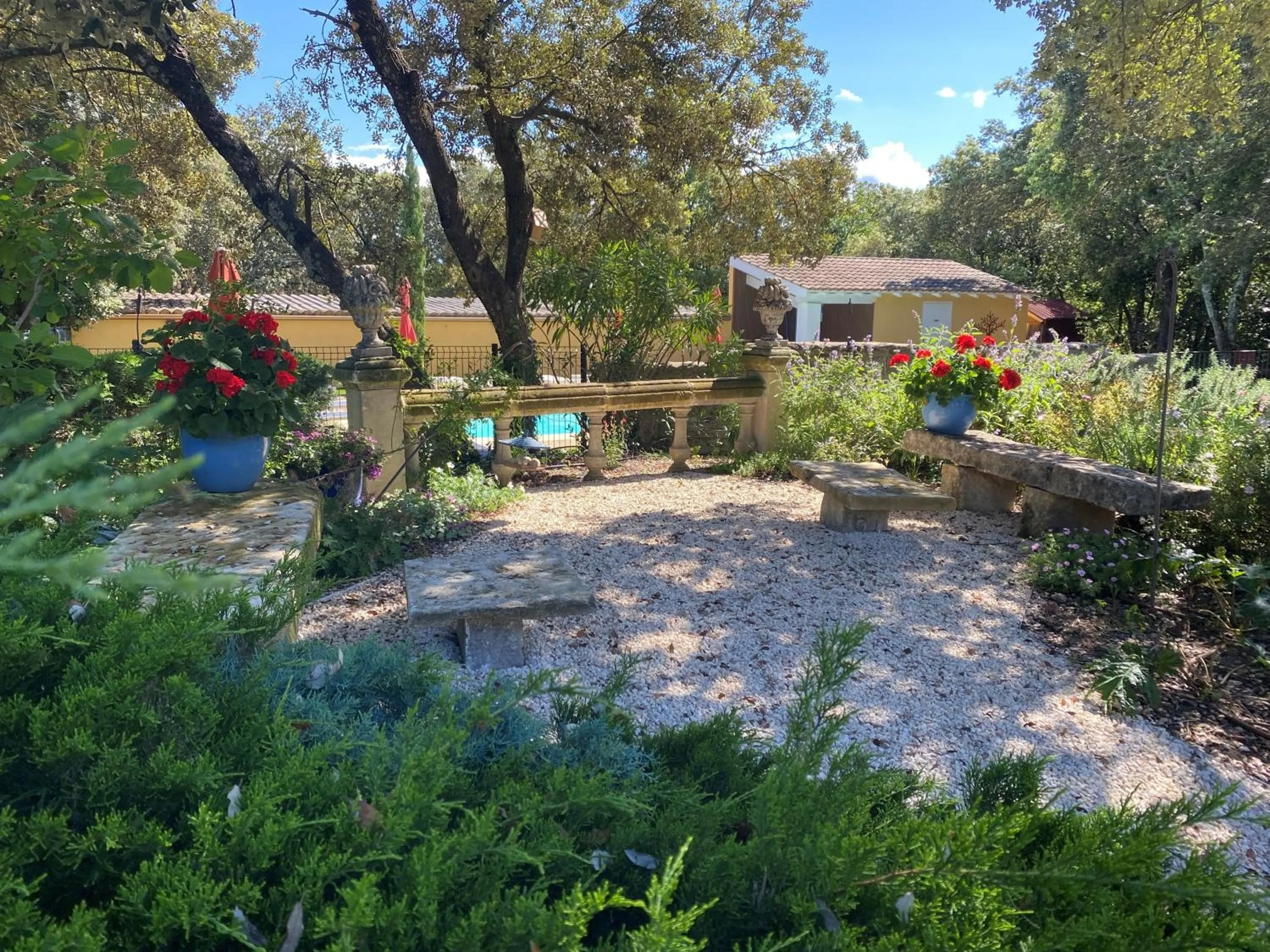 Garden in Logis Hôtel La Bastide De Grignan & Restaurant "La Chênaie"