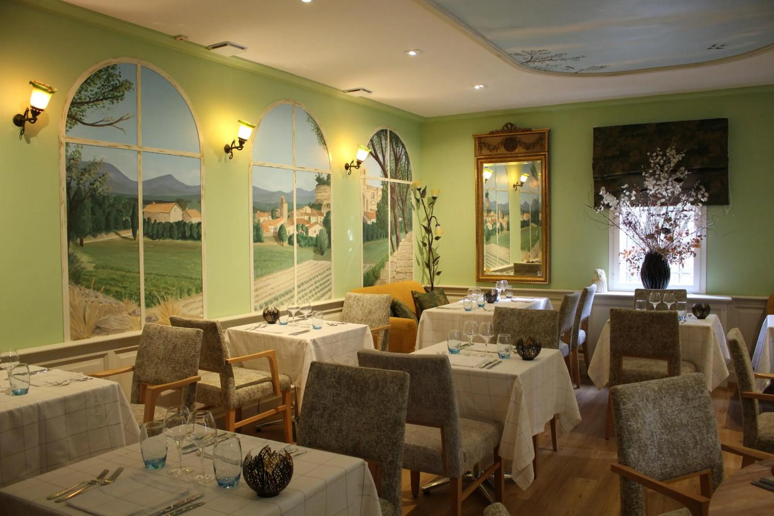 Restaurant/places to eat in Logis Hôtel La Bastide De Grignan & Restaurant La Chênaie