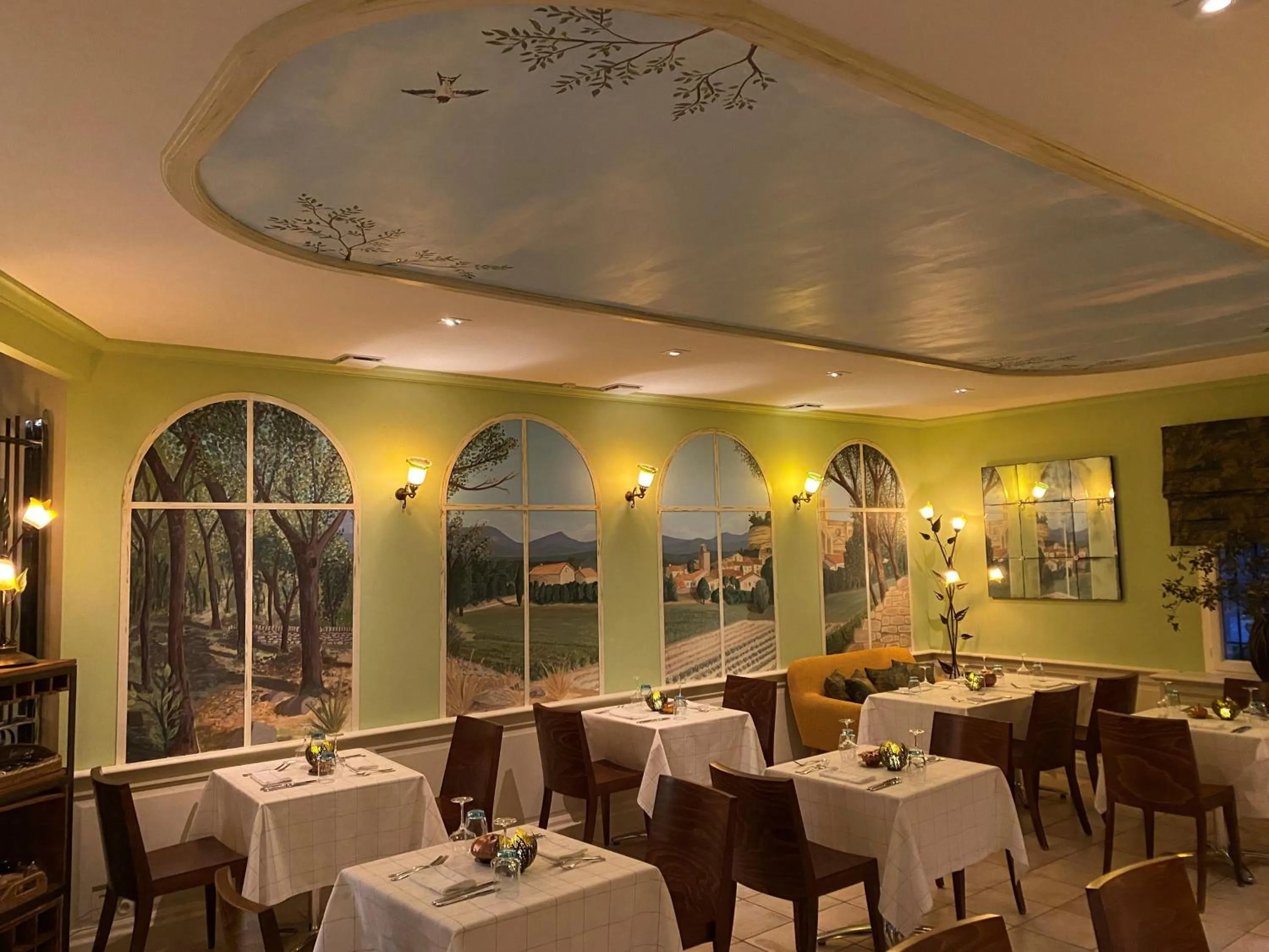 Restaurant/places to eat in Logis Hôtel La Bastide De Grignan & Restaurant "La Chênaie"