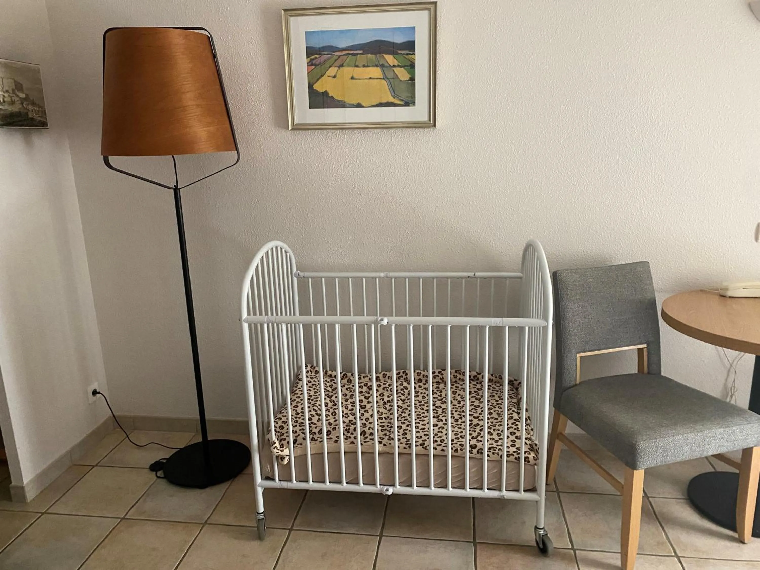 cot in Logis Hôtel La Bastide De Grignan & Restaurant "La Chênaie"