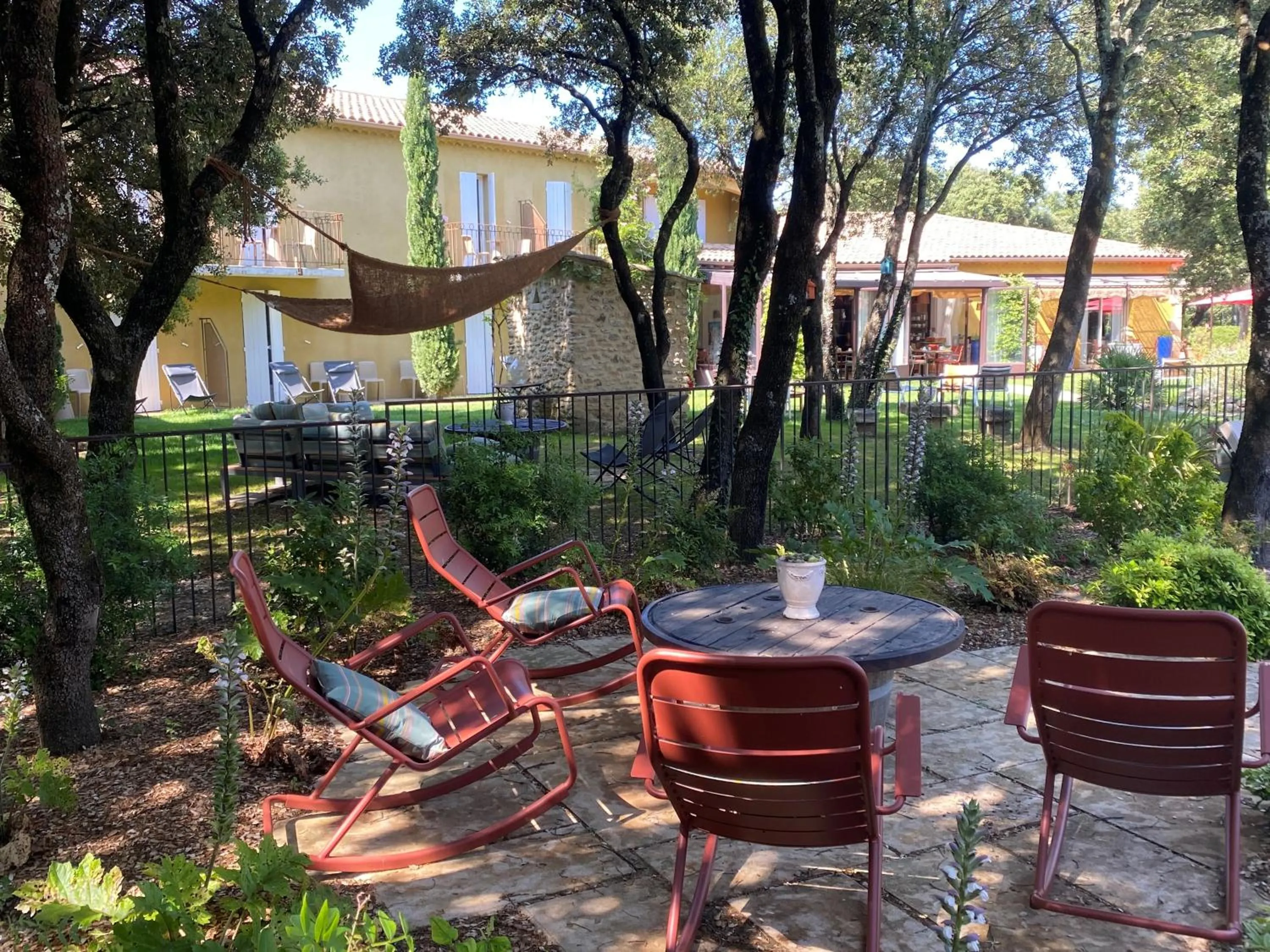 Garden in Logis Hôtel La Bastide De Grignan & Restaurant "La Chênaie"