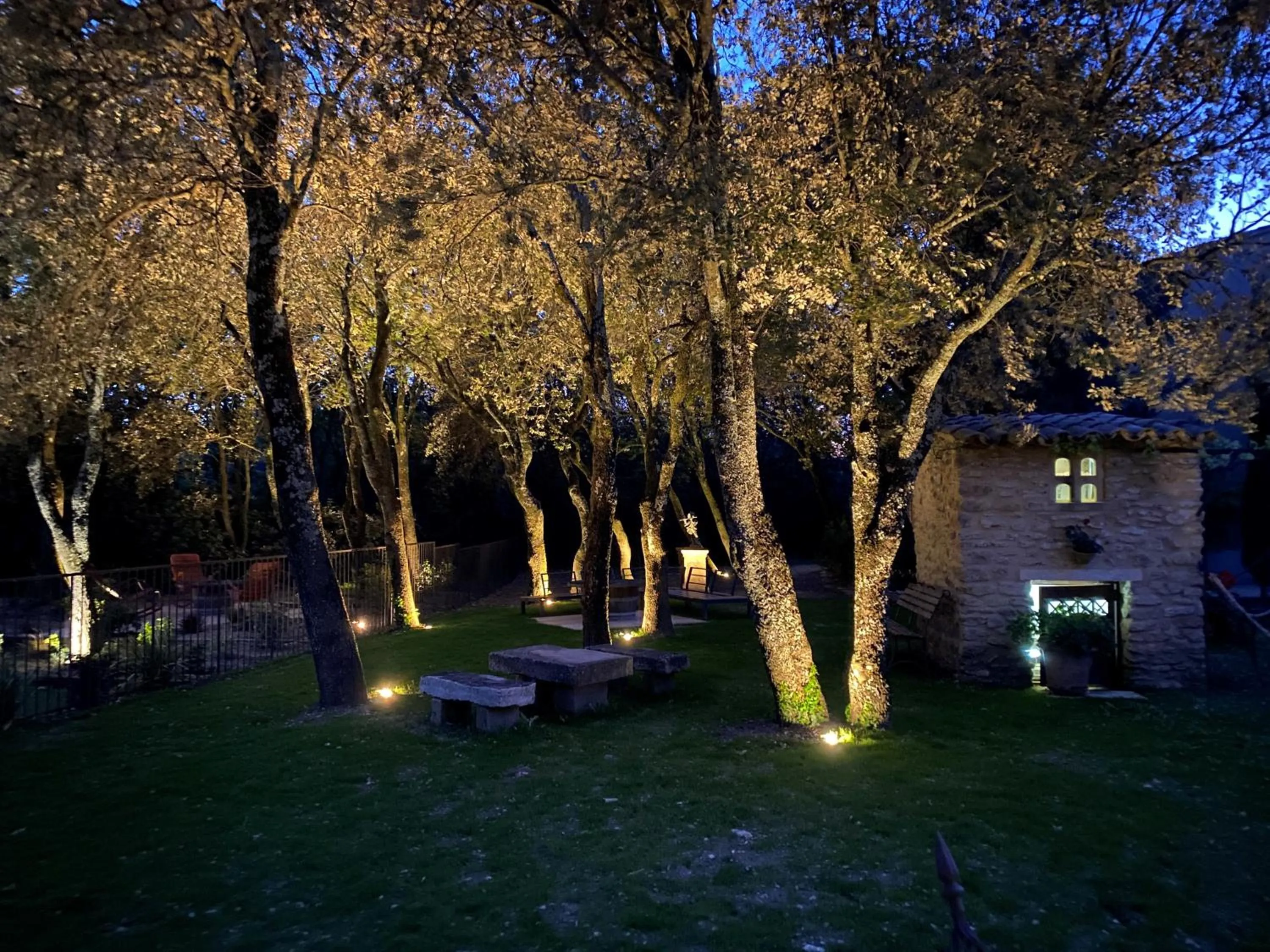 Property building in Logis Hôtel La Bastide De Grignan & Restaurant "La Chênaie"