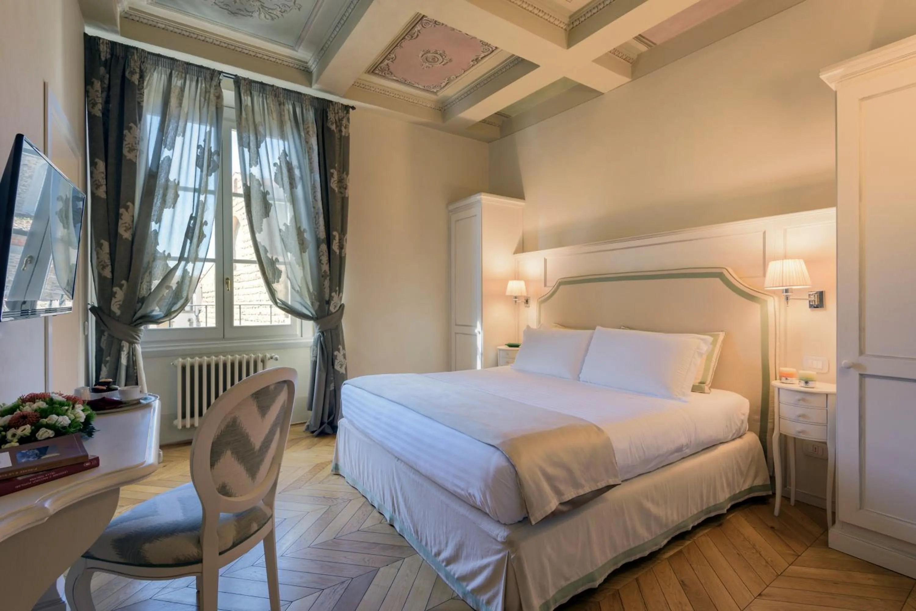 Photo of the whole room, Bed in Palazzo della Stufa Residenza D'Epoca