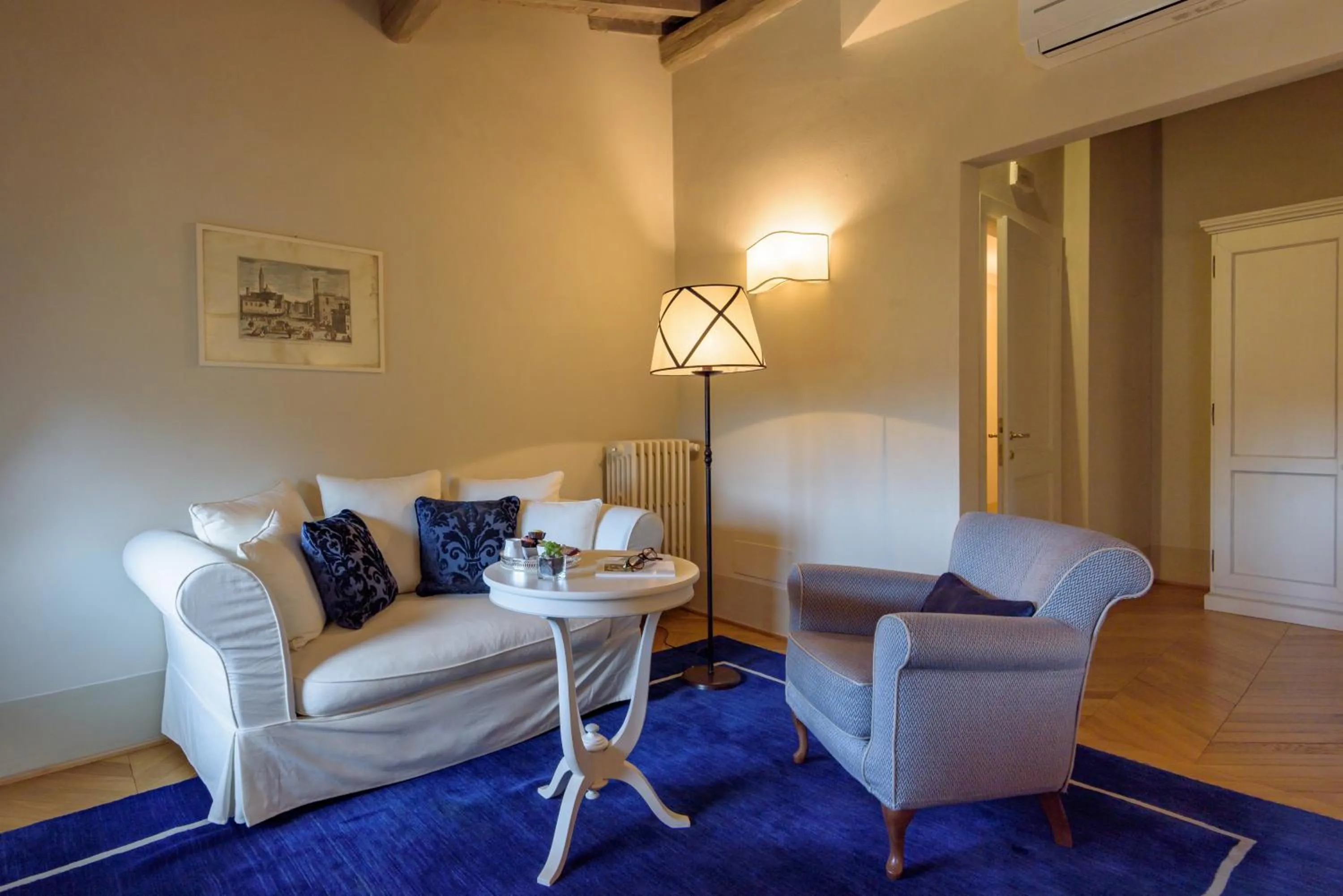 Living room in Palazzo della Stufa Residenza D'Epoca