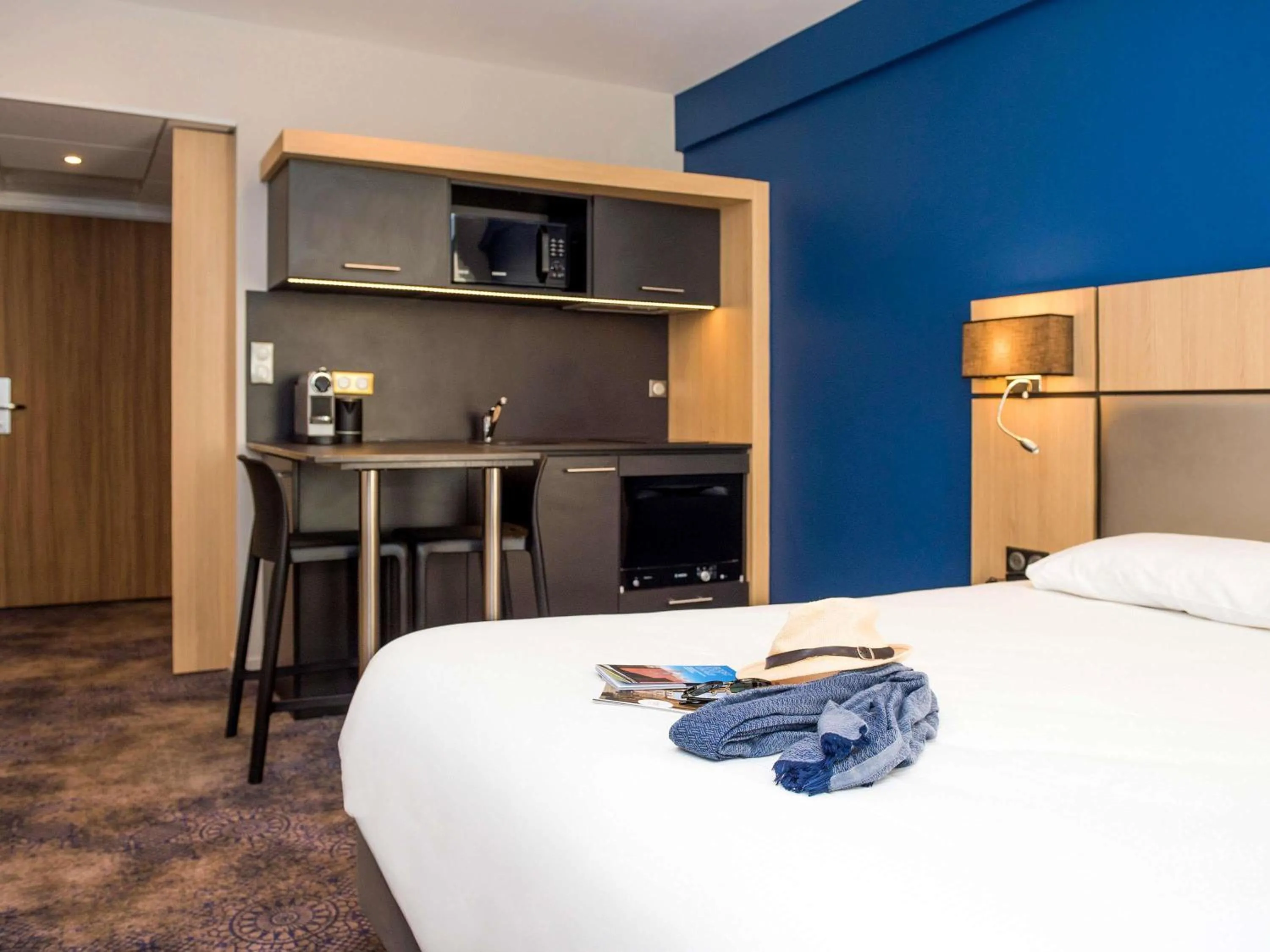 Bedroom, Bed in Hôtel Mercure Rodez Cathédrale