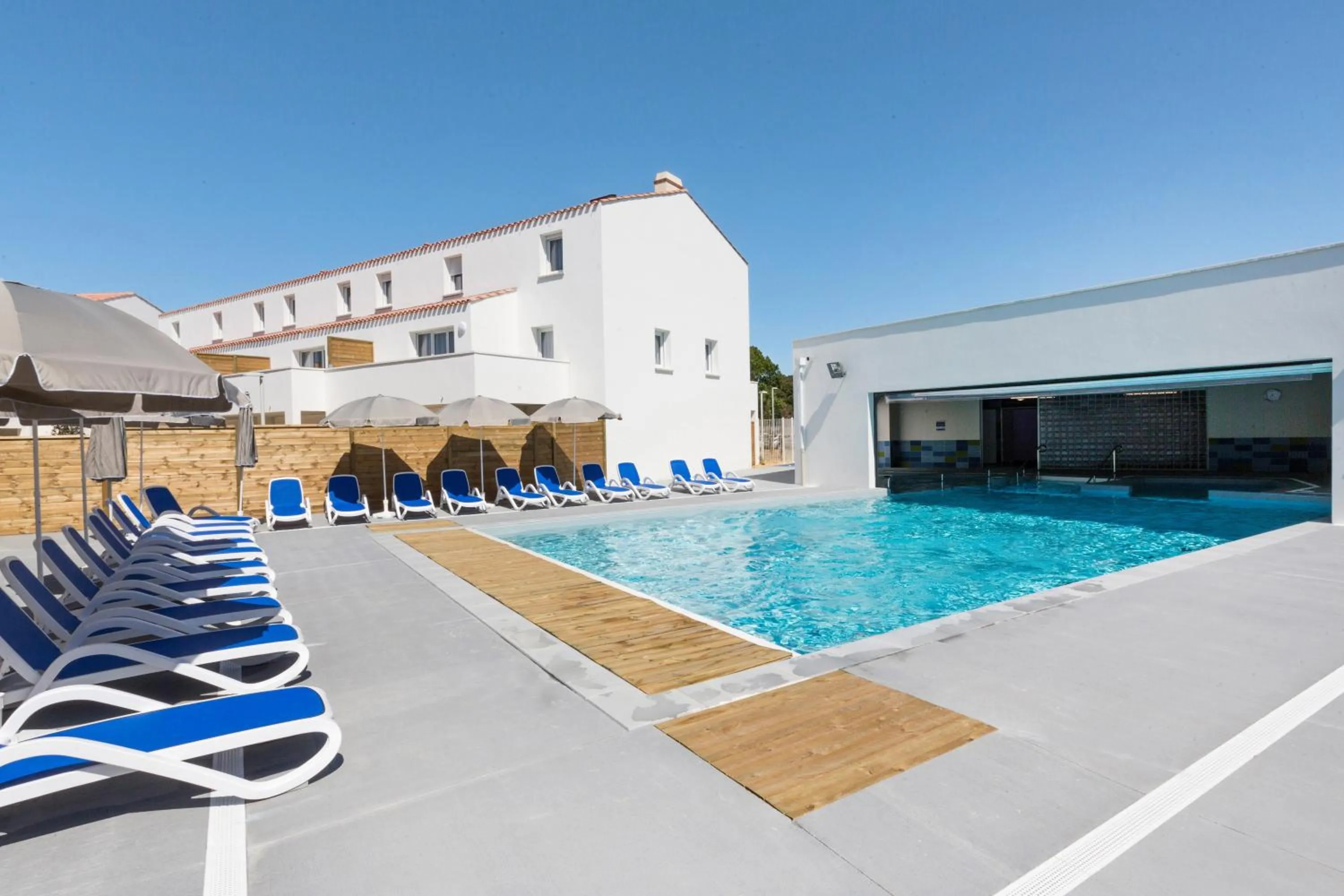 Swimming pool in Résidence Odalys Le Domaine des Pins