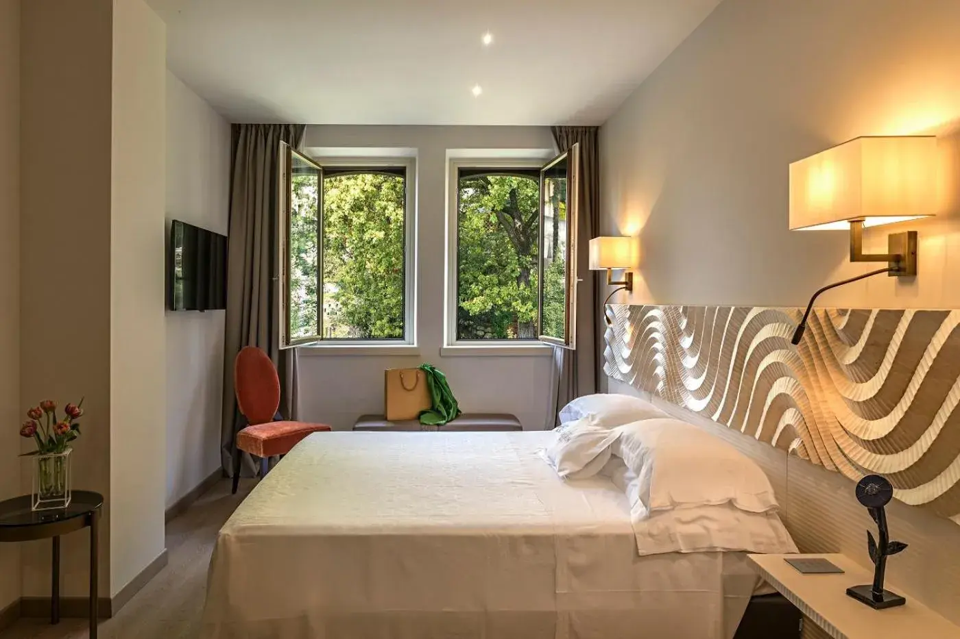 Standard Double Room with Garden View in Hotel Laurin Standard Double Room with Garden View in Hotel Laurin