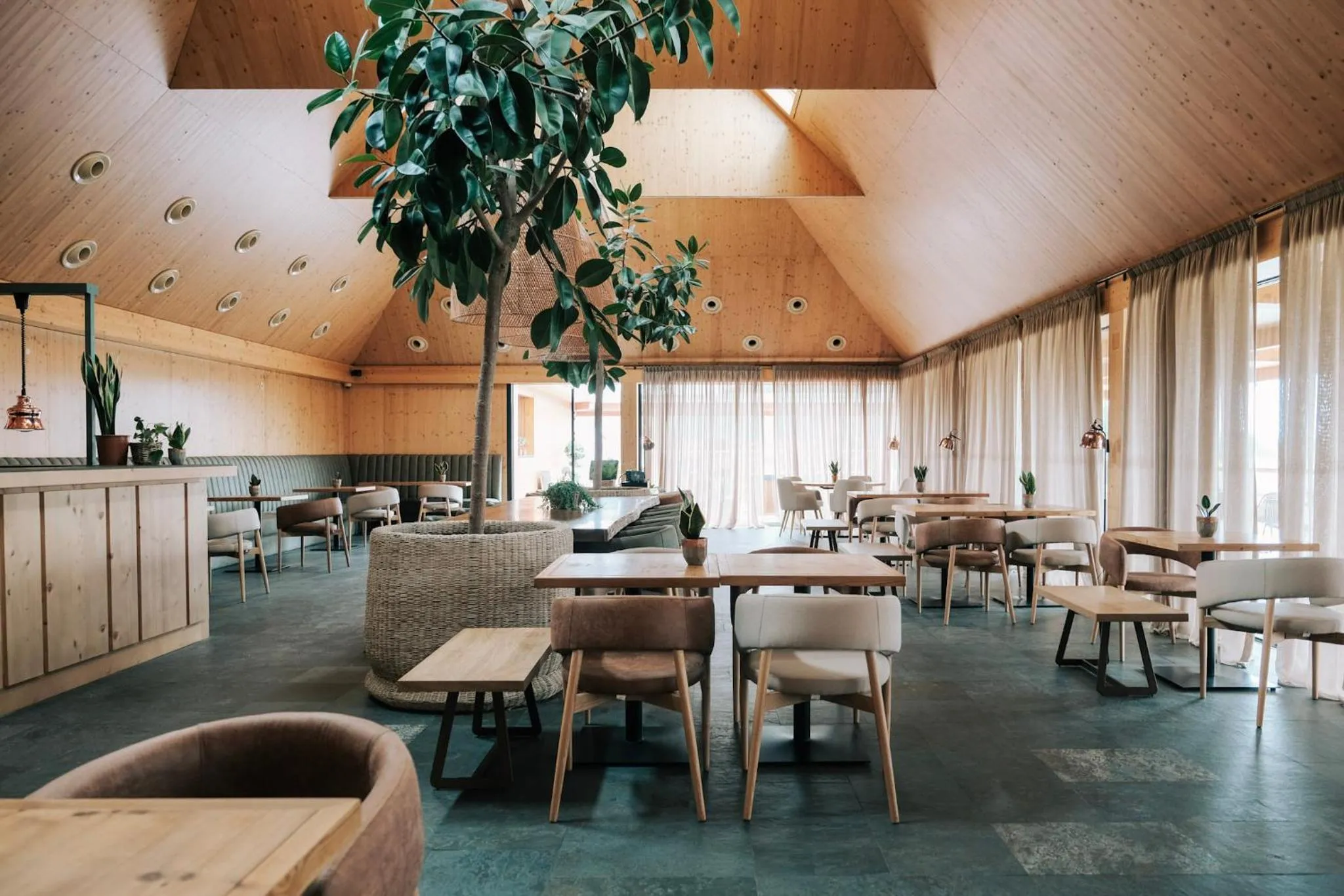 Restaurant/places to eat in FeelViana Sport Hotel