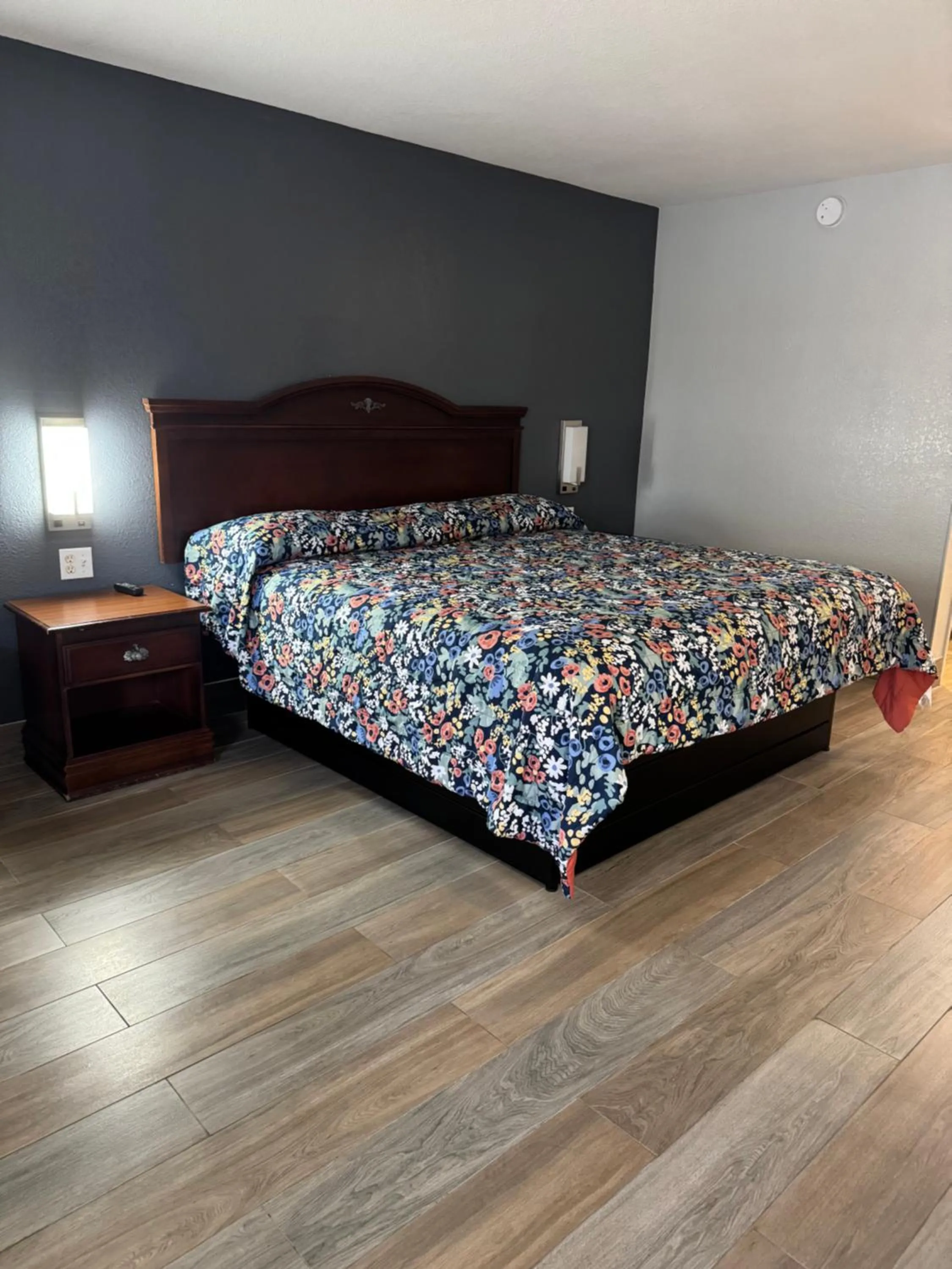 Bed in Riviera Motel