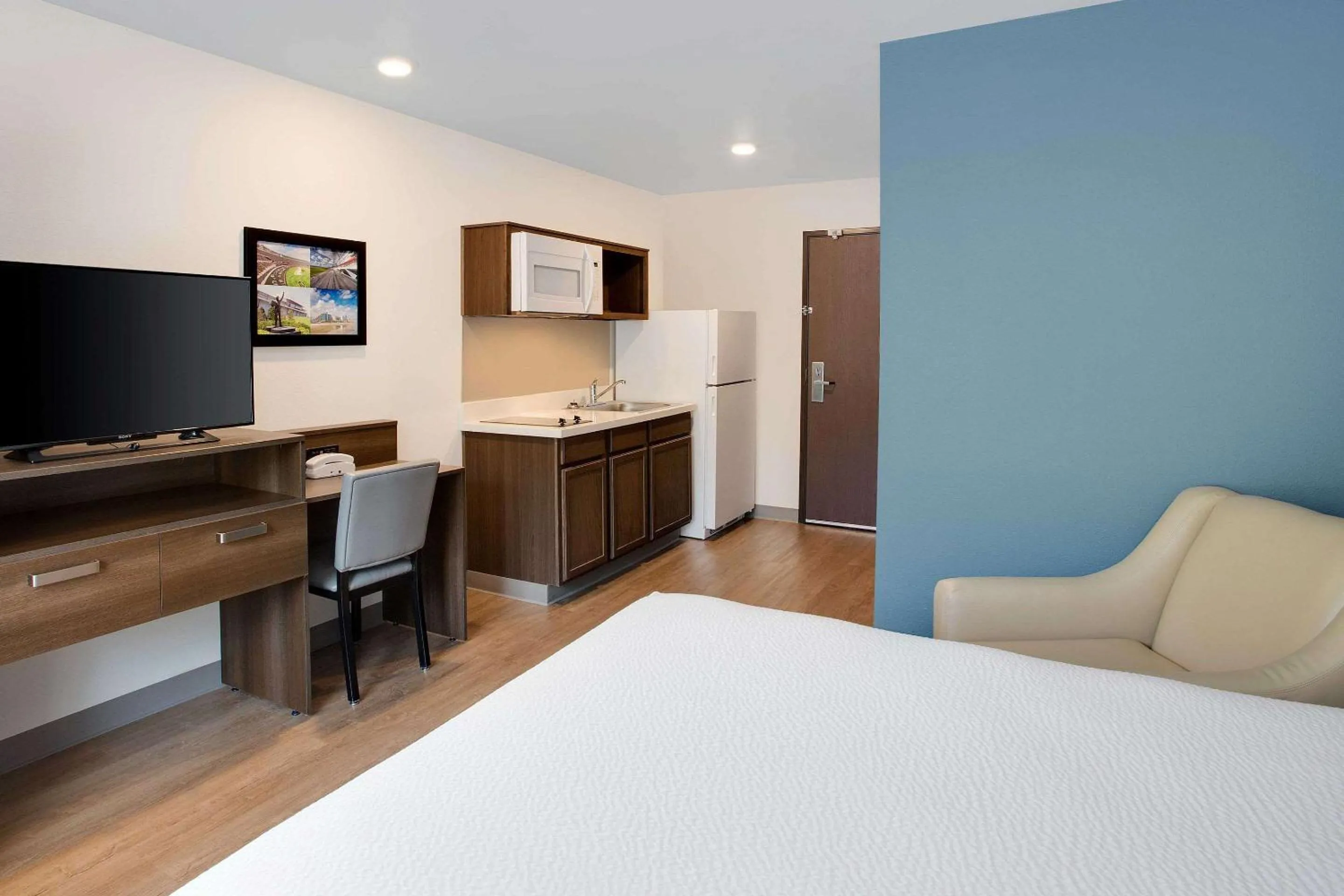 Photo of the whole room, Bed in WoodSpring Suites Daytona Beach Int'l Speedway